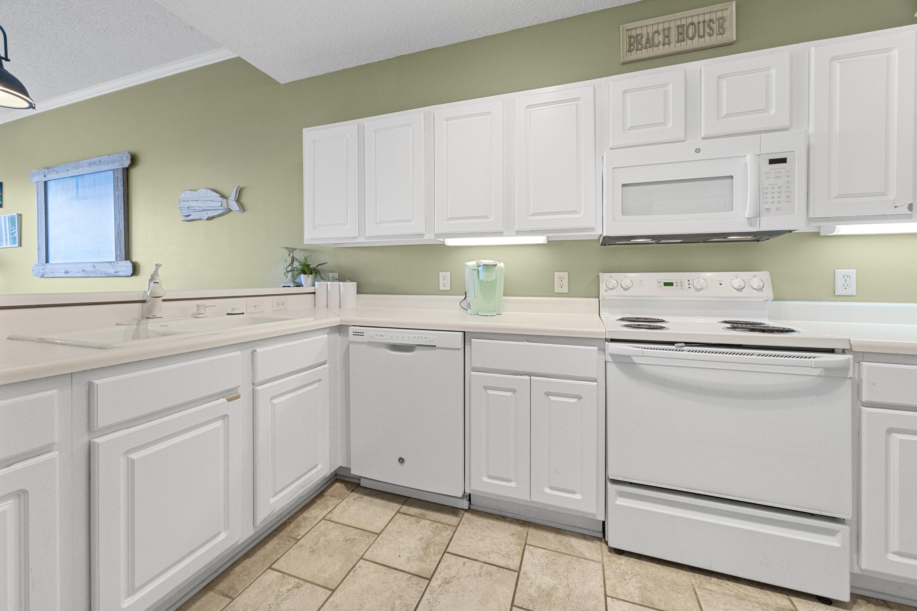 PALM COURT YACHT CLUB - Residential