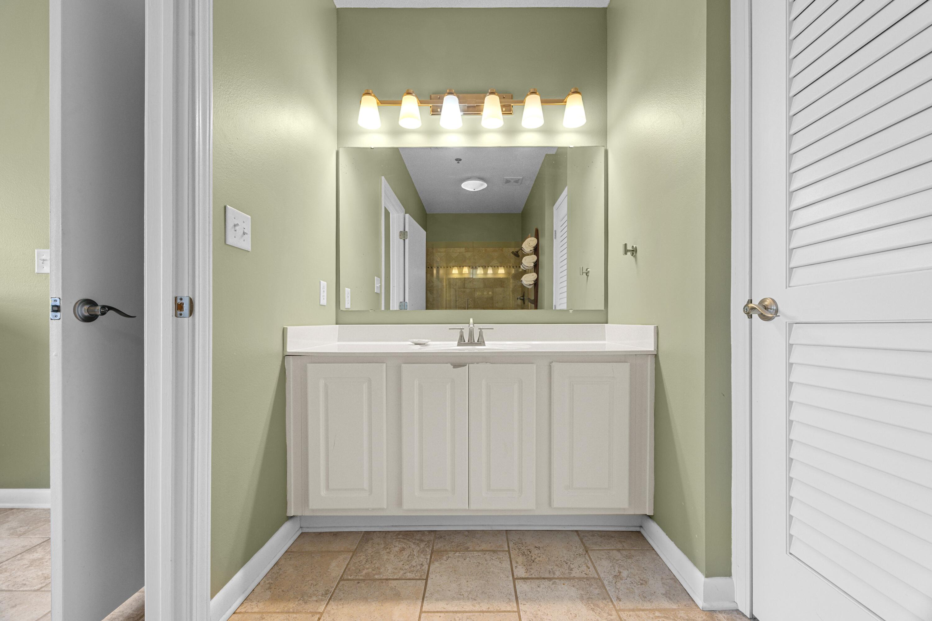 PALM COURT YACHT CLUB - Residential