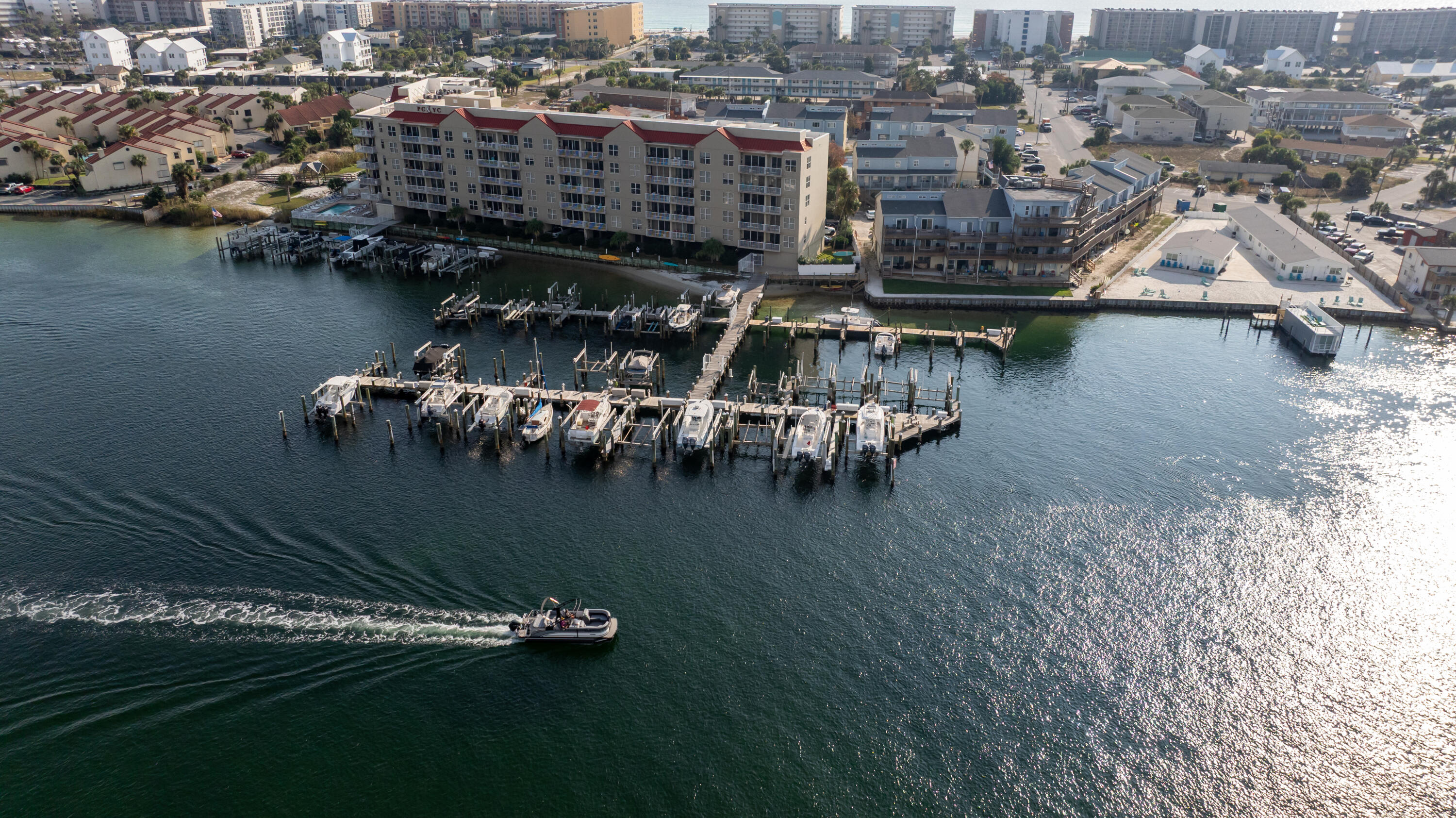 PALM COURT YACHT CLUB - Residential