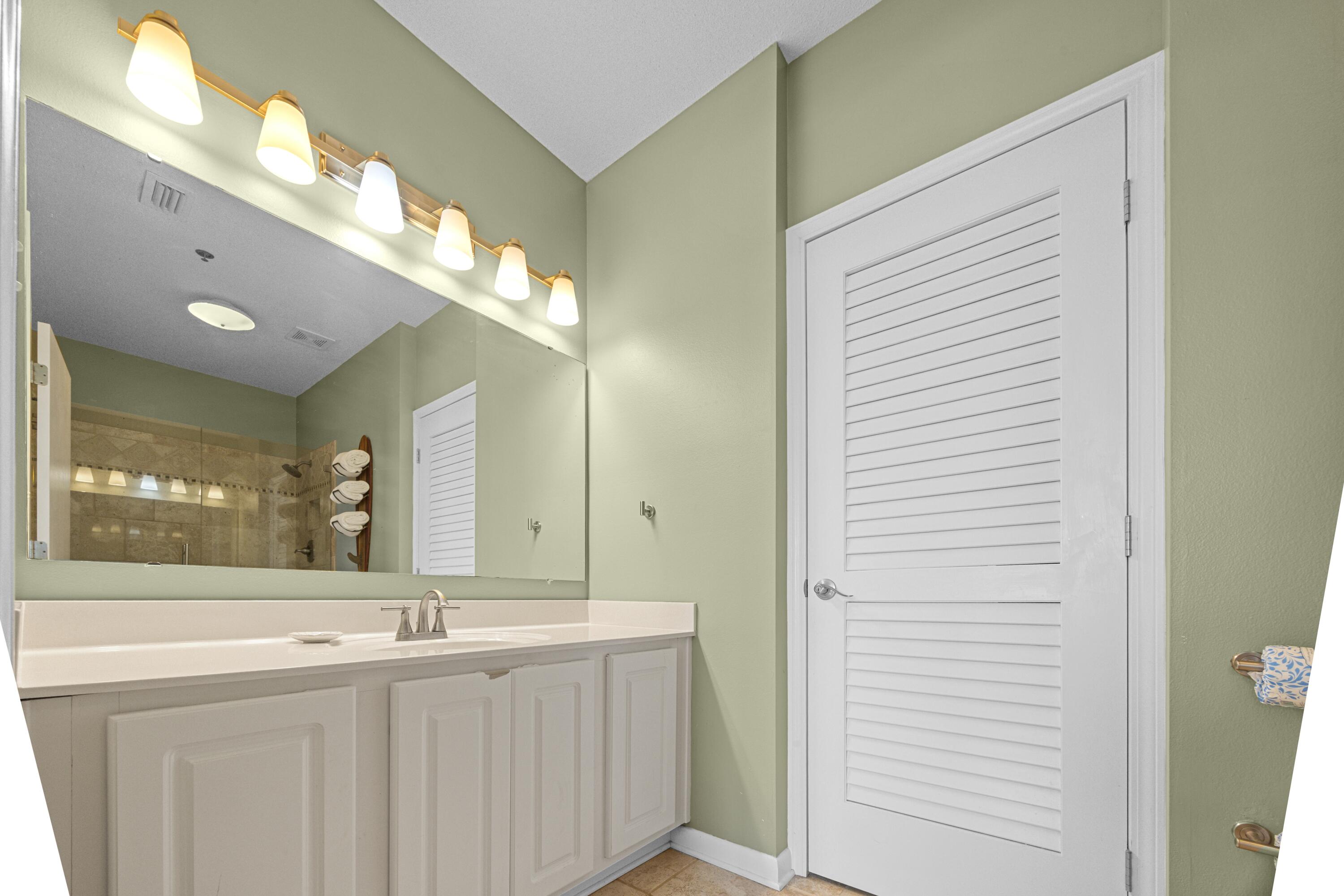 PALM COURT YACHT CLUB - Residential