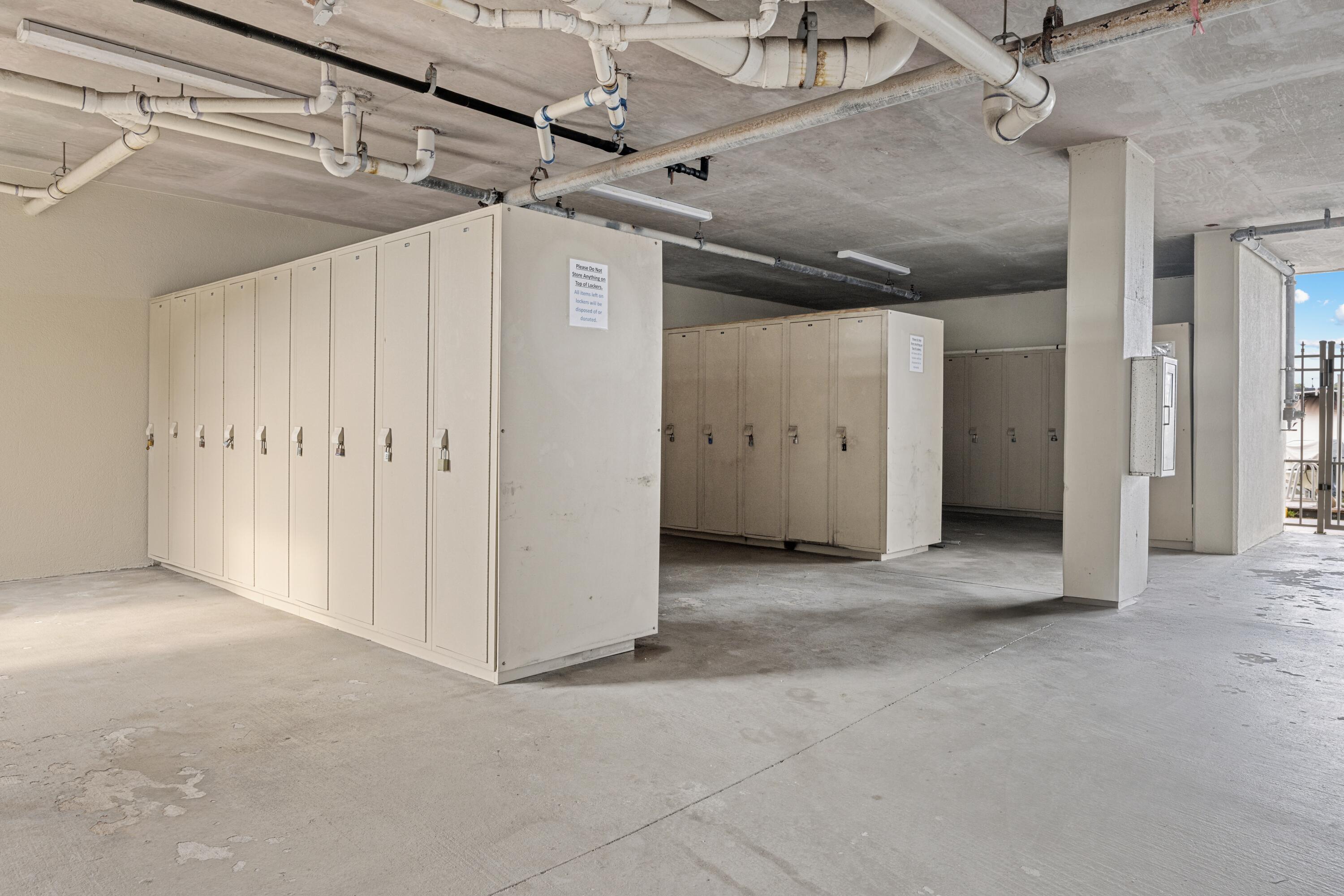 PALM COURT YACHT CLUB - Residential