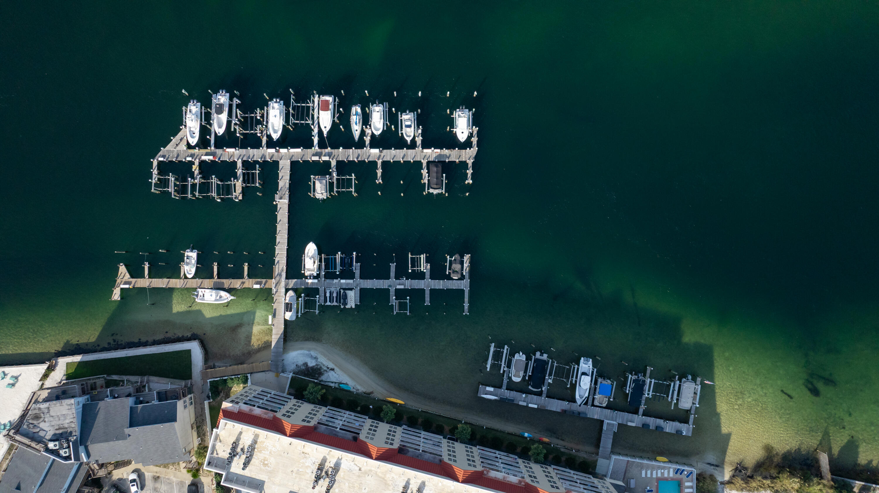 PALM COURT YACHT CLUB - Residential