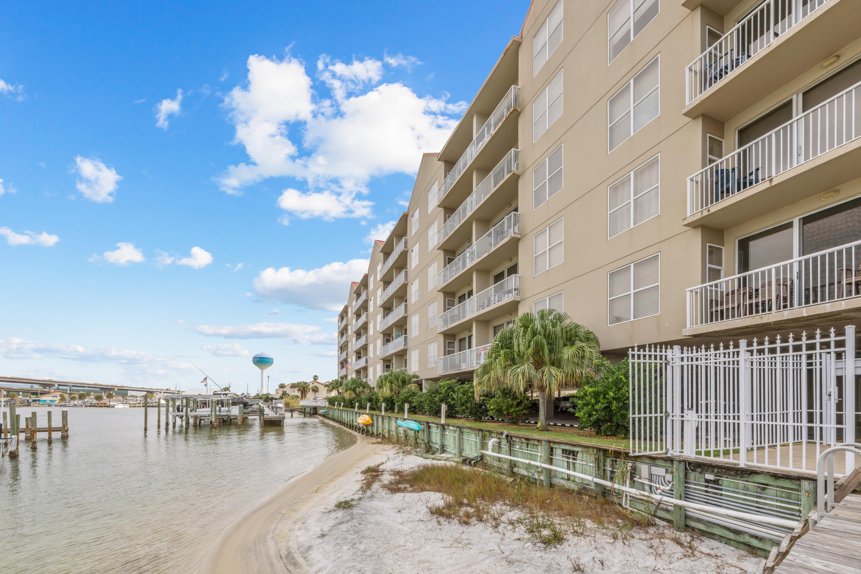 PALM COURT YACHT CLUB - Residential