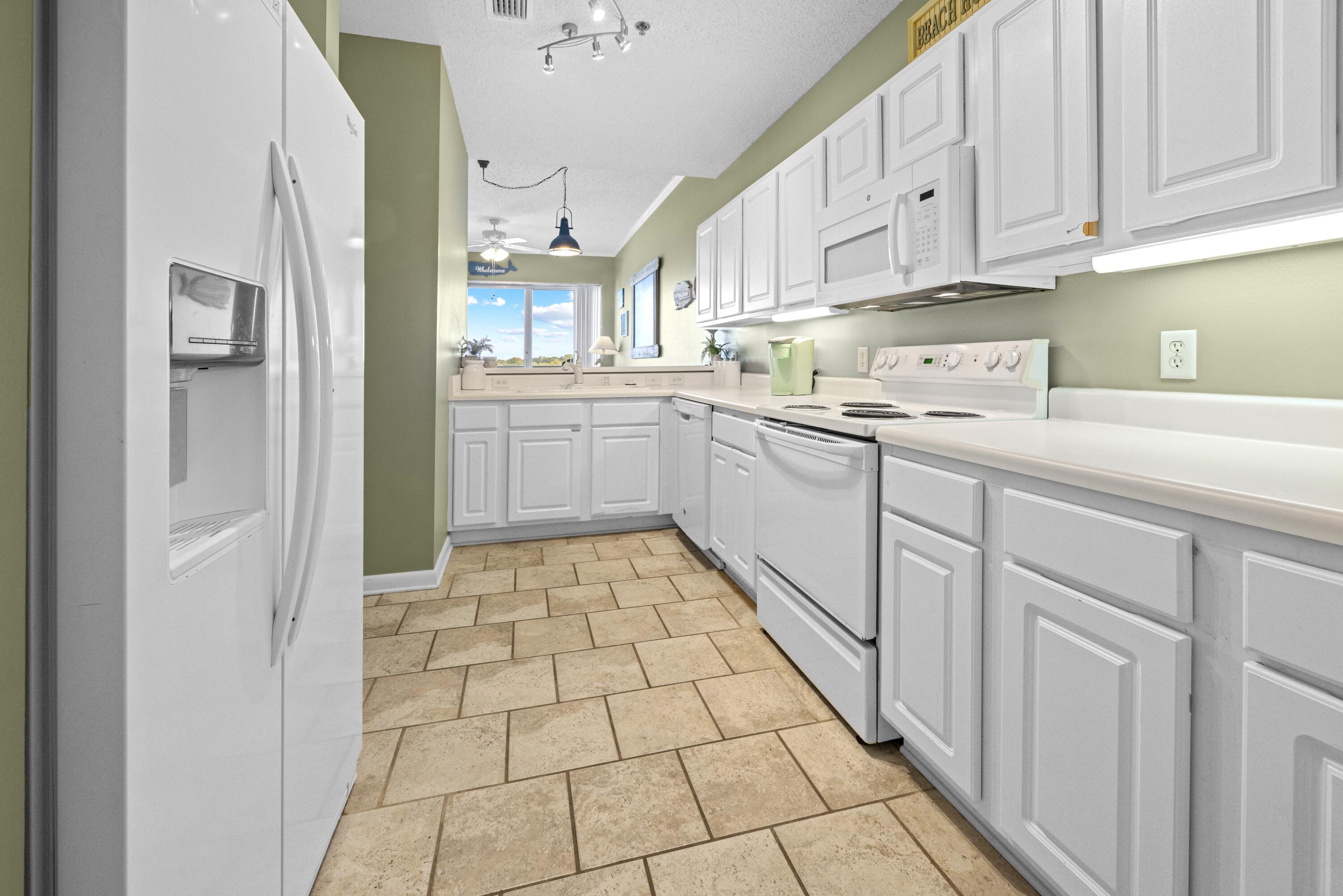 PALM COURT YACHT CLUB - Residential