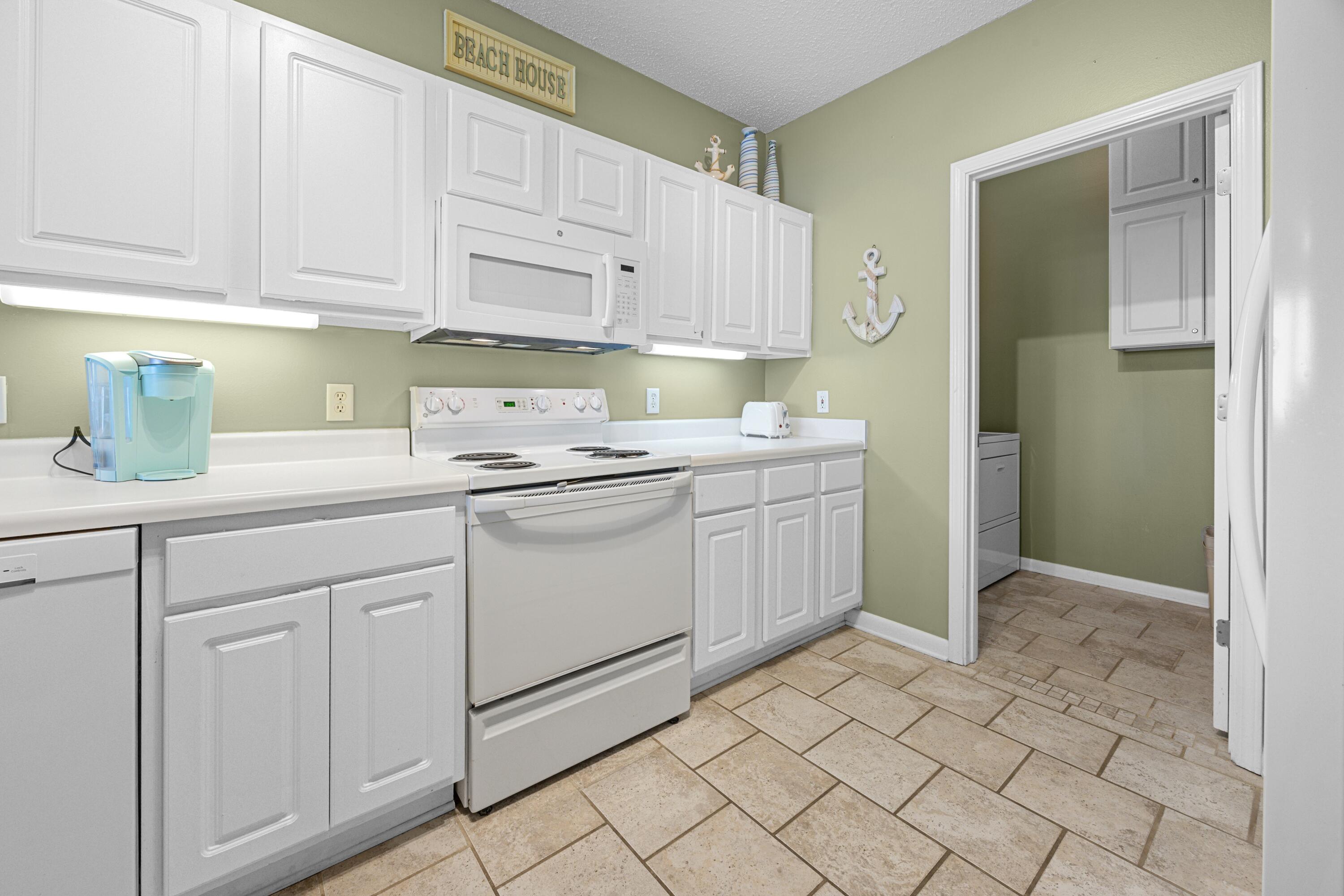 PALM COURT YACHT CLUB - Residential