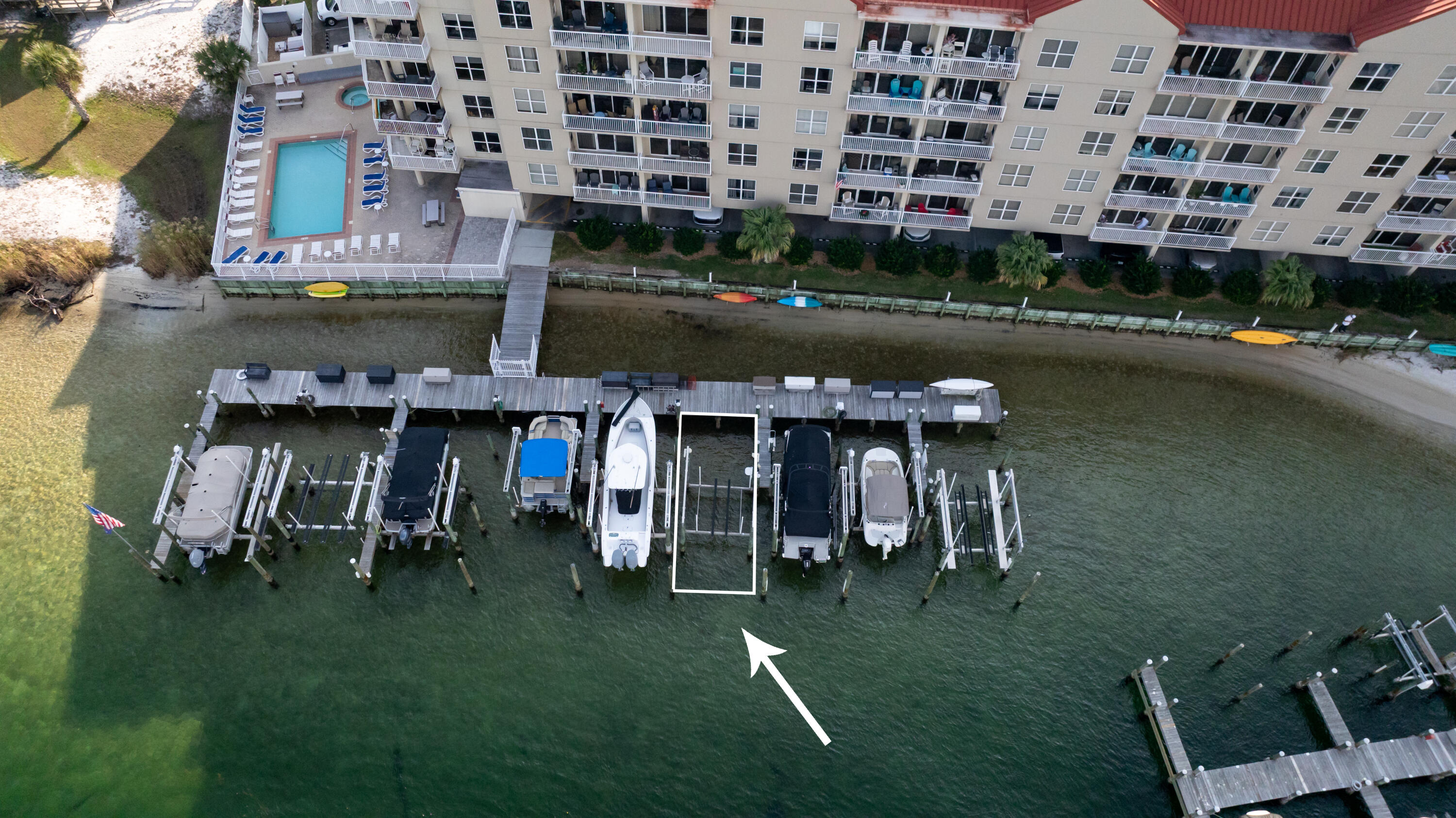 PALM COURT YACHT CLUB - Residential