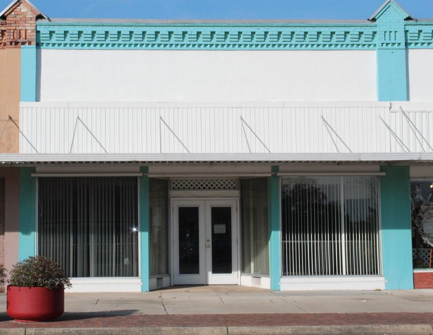 Great location for an office or a retail business. According to the seller a new A/C was installed in 2005. New roof was installed in 2006
