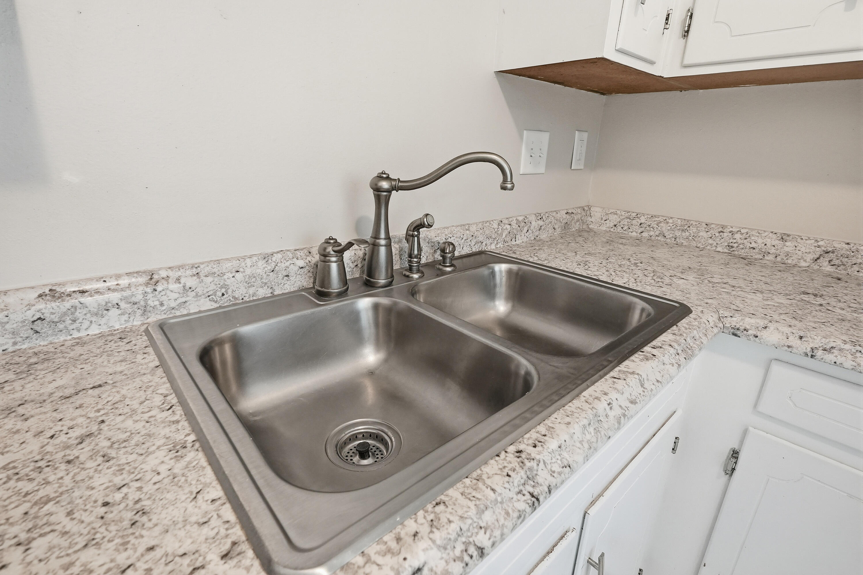 CREEKSIDE 5 - Residential Lease