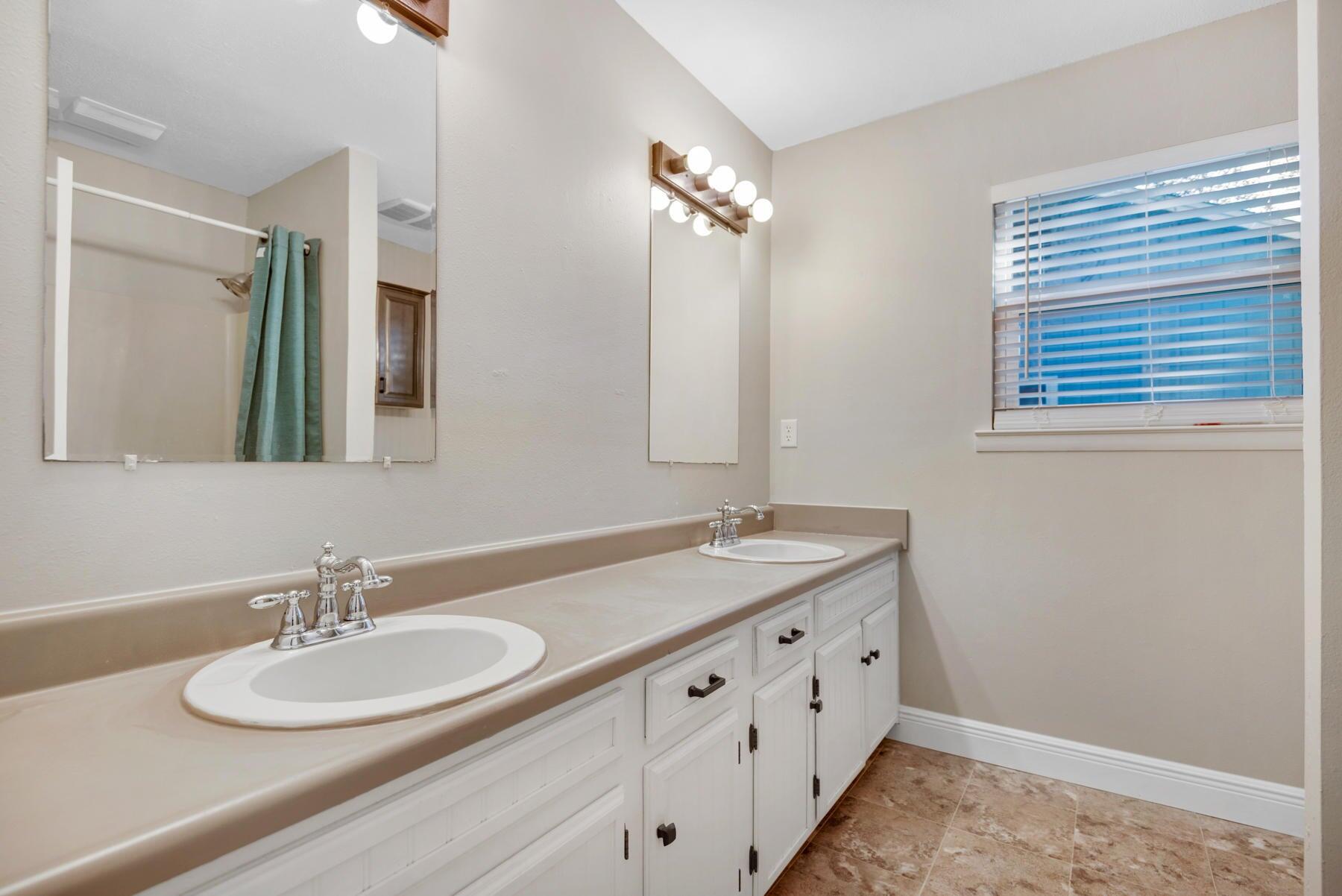 CREEKSIDE 5 - Residential Lease