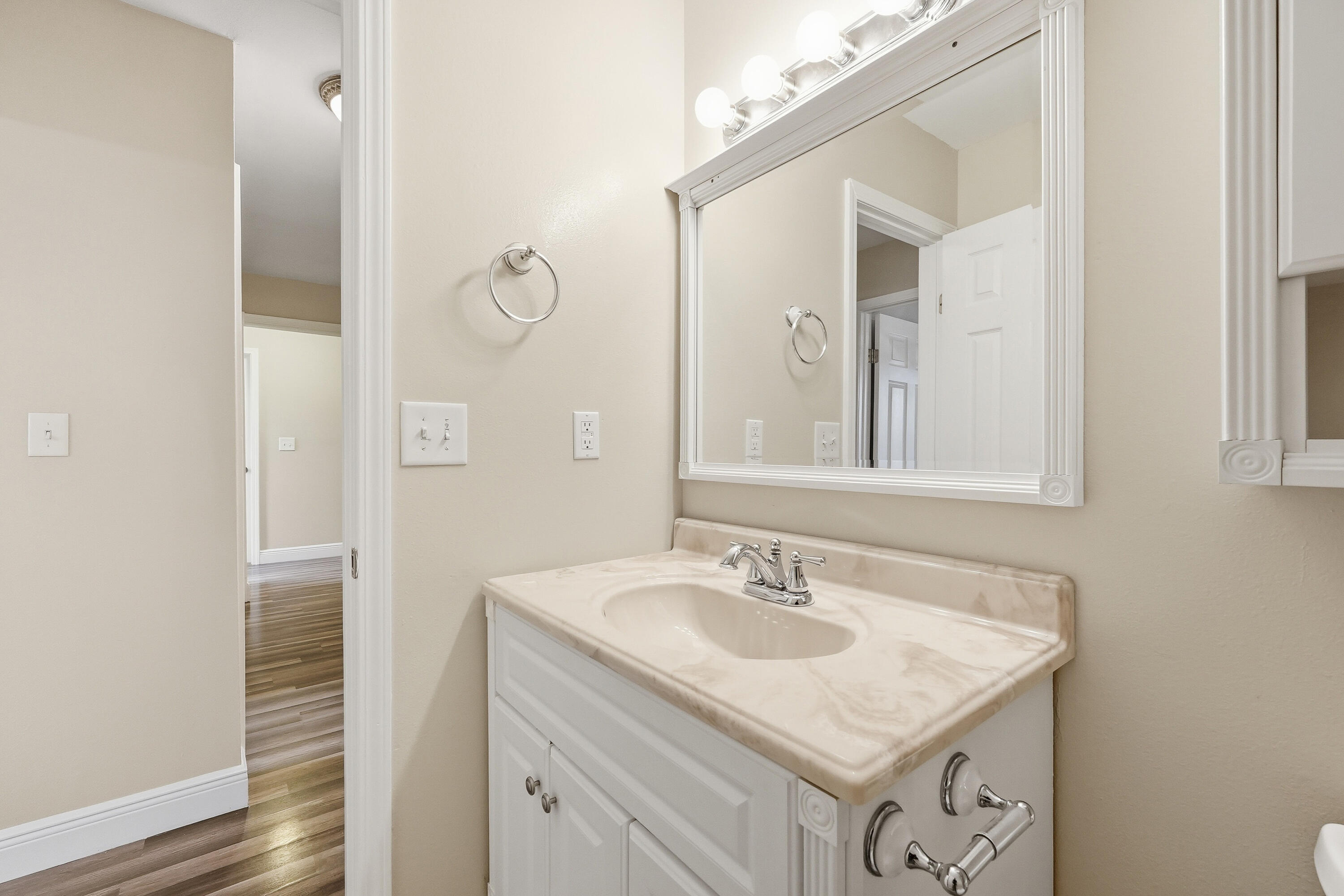 CREEKSIDE 5 - Residential Lease