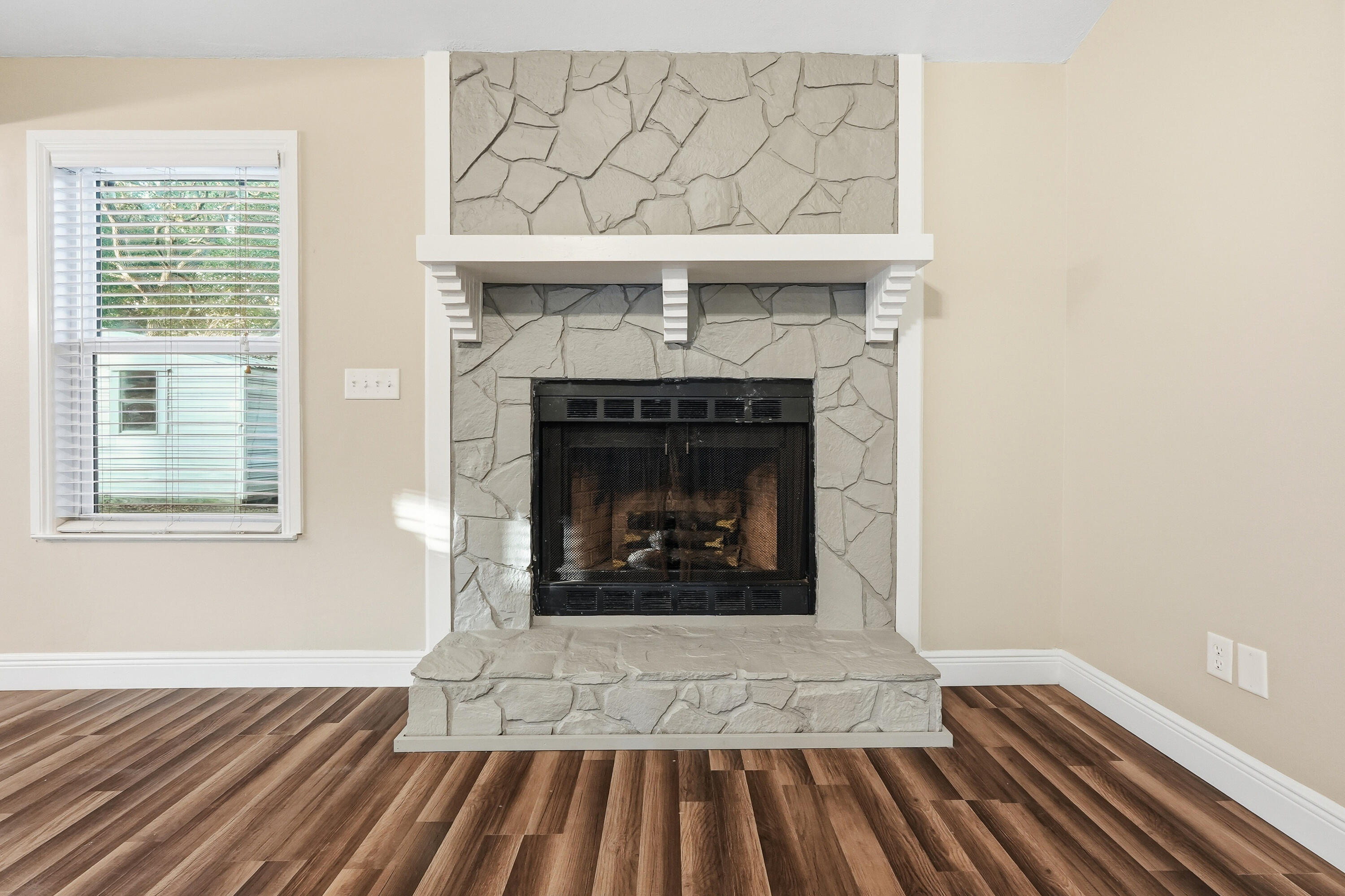 CREEKSIDE 5 - Residential Lease