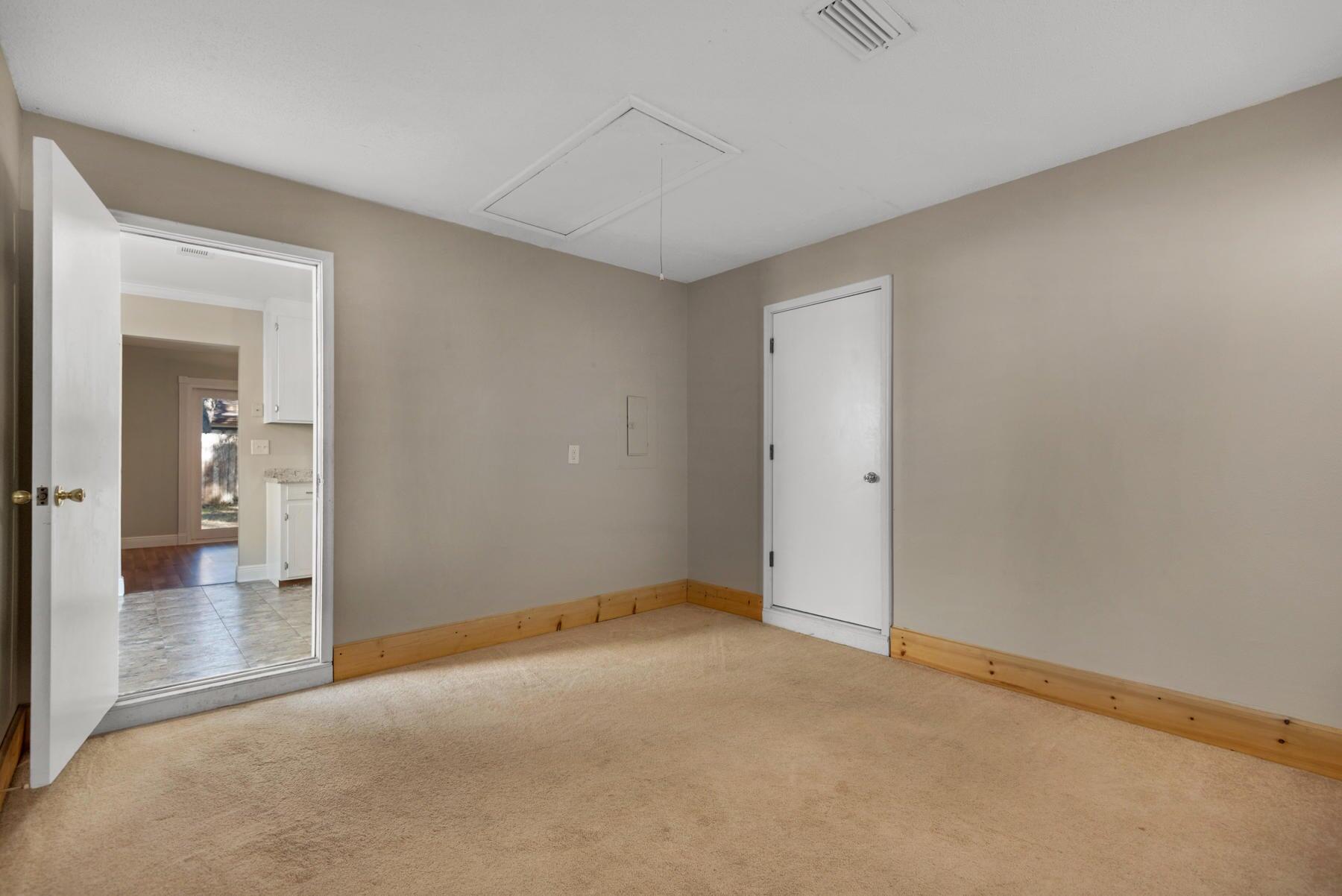 CREEKSIDE 5 - Residential Lease