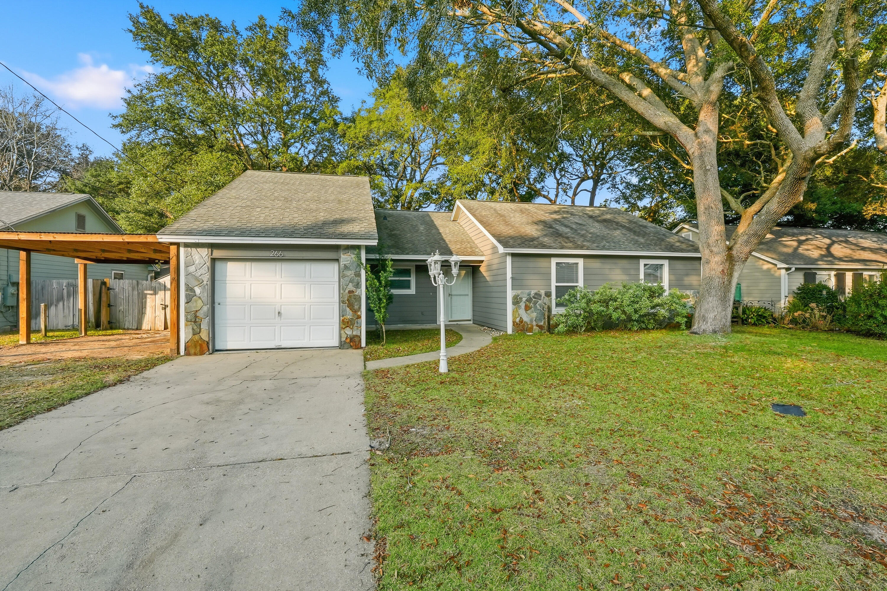 CREEKSIDE 5 - Residential Lease