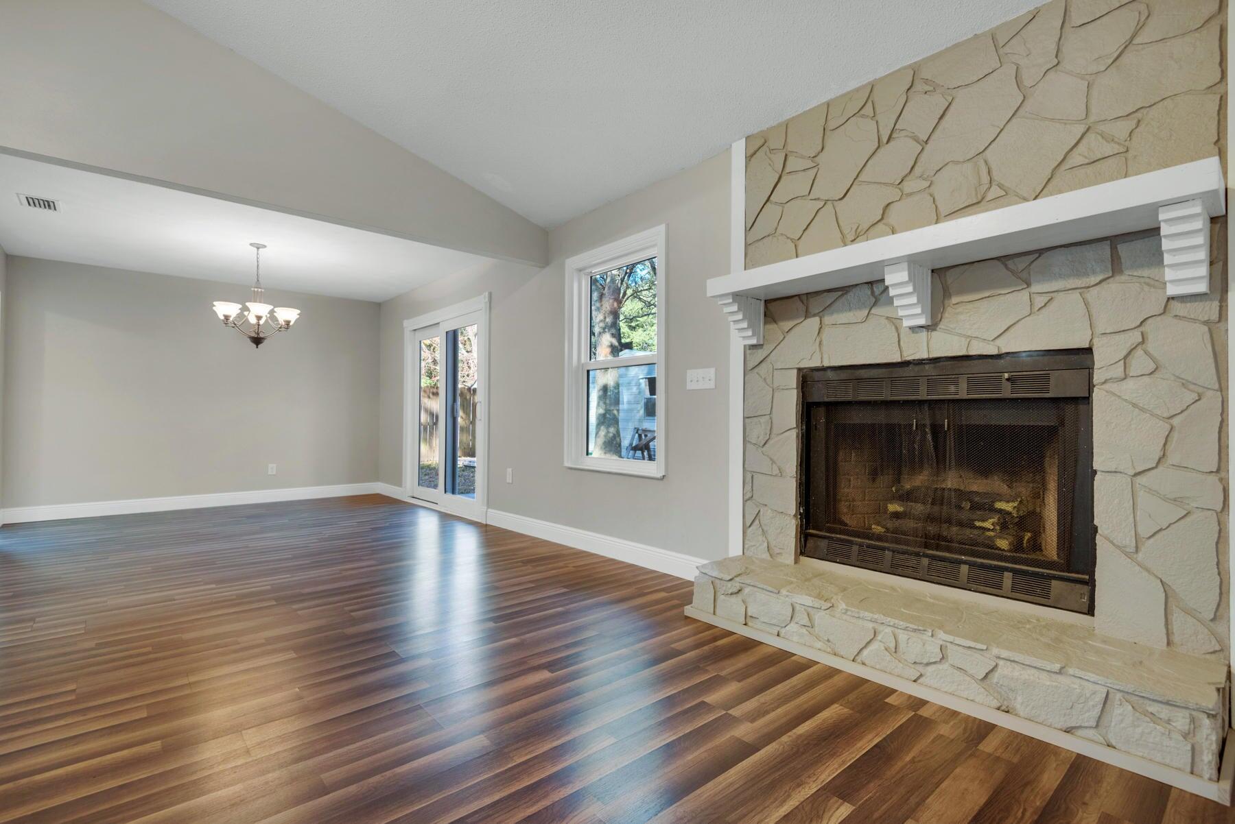 CREEKSIDE 5 - Residential Lease