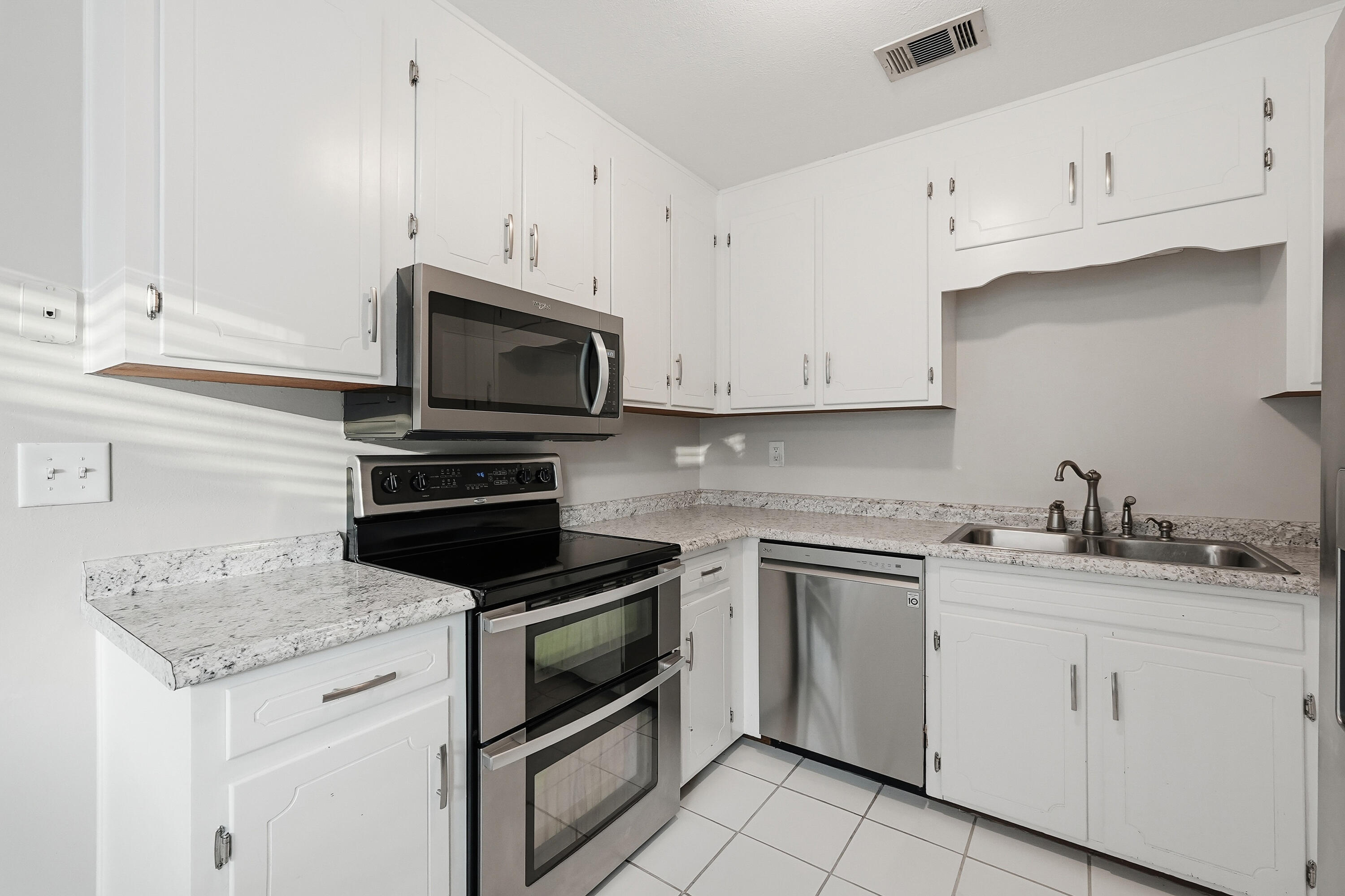 CREEKSIDE 5 - Residential Lease