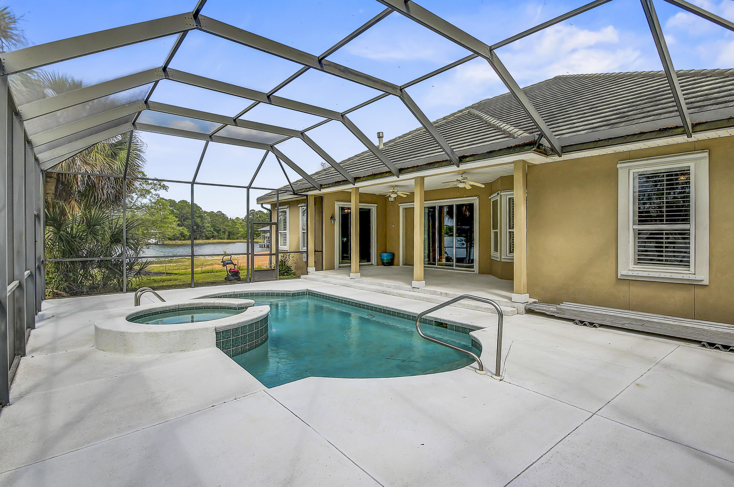 LAGRANGE COVE - Residential