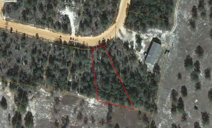 Wooded lot, just outside the city limits and close to shopping and lake. Would be perfect for new construction or mobile home. Call today for more information!