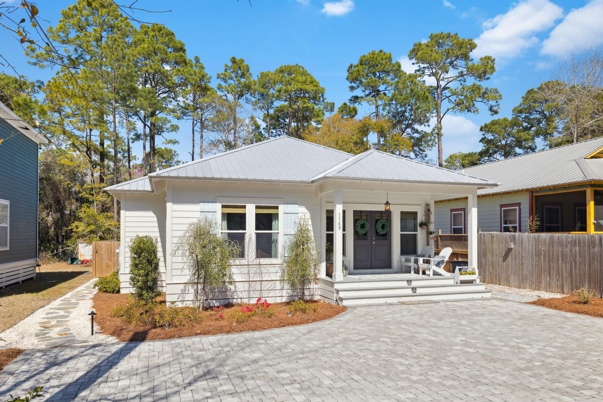 MAGNOLIA BEACH - Residential