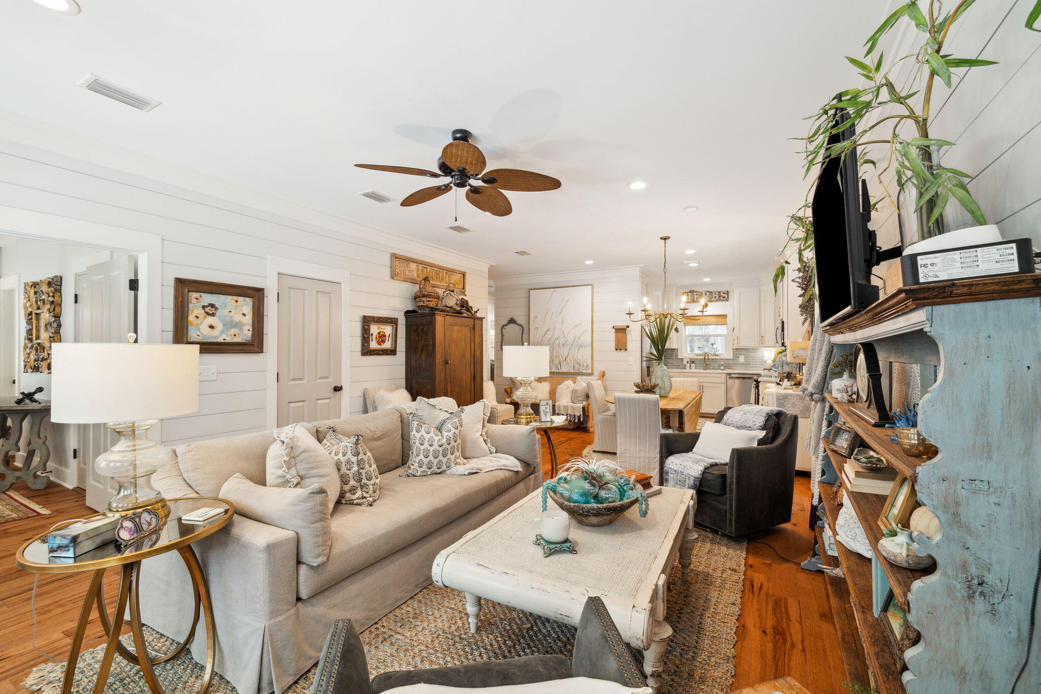 MAGNOLIA BEACH - Residential