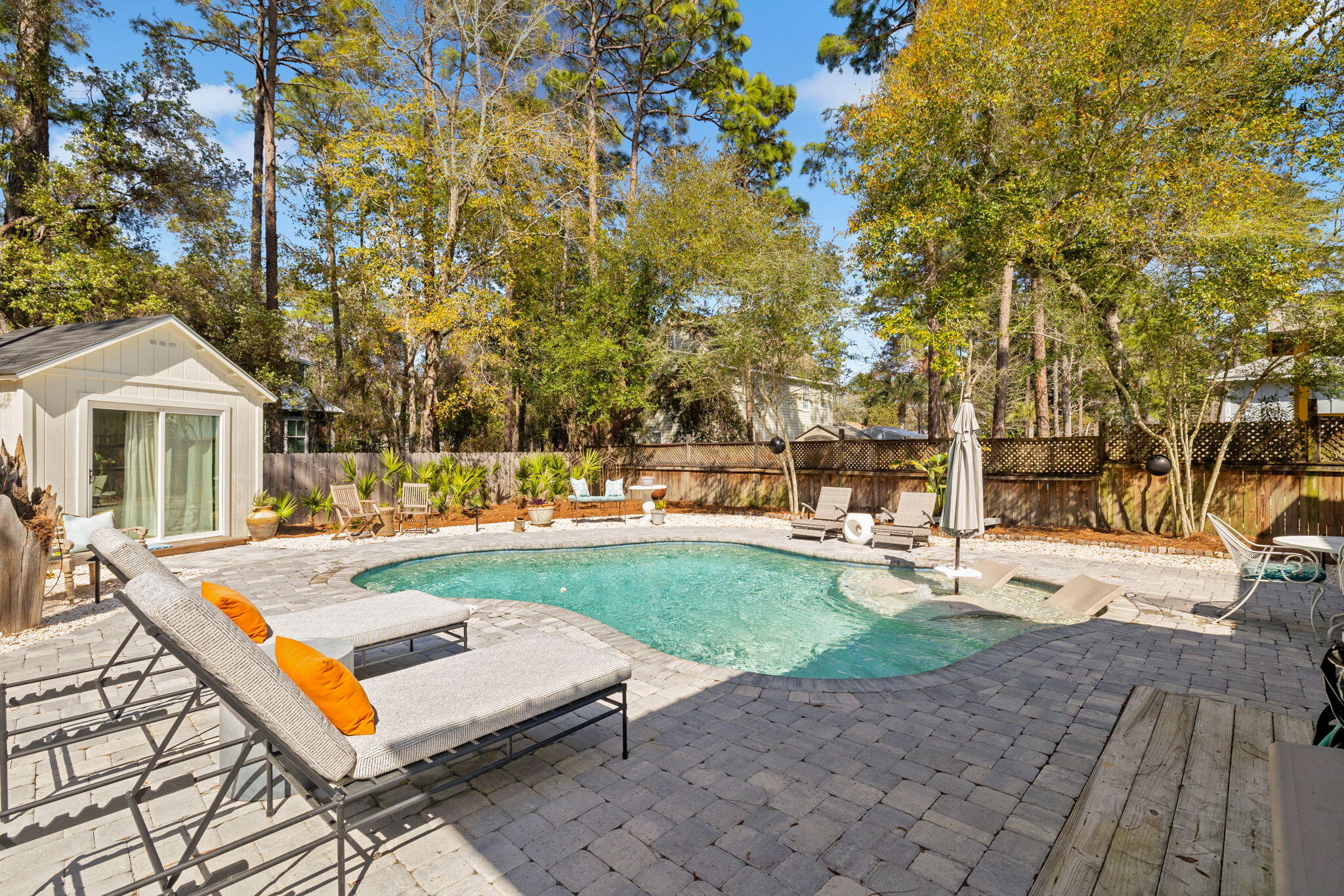 MAGNOLIA BEACH - Residential