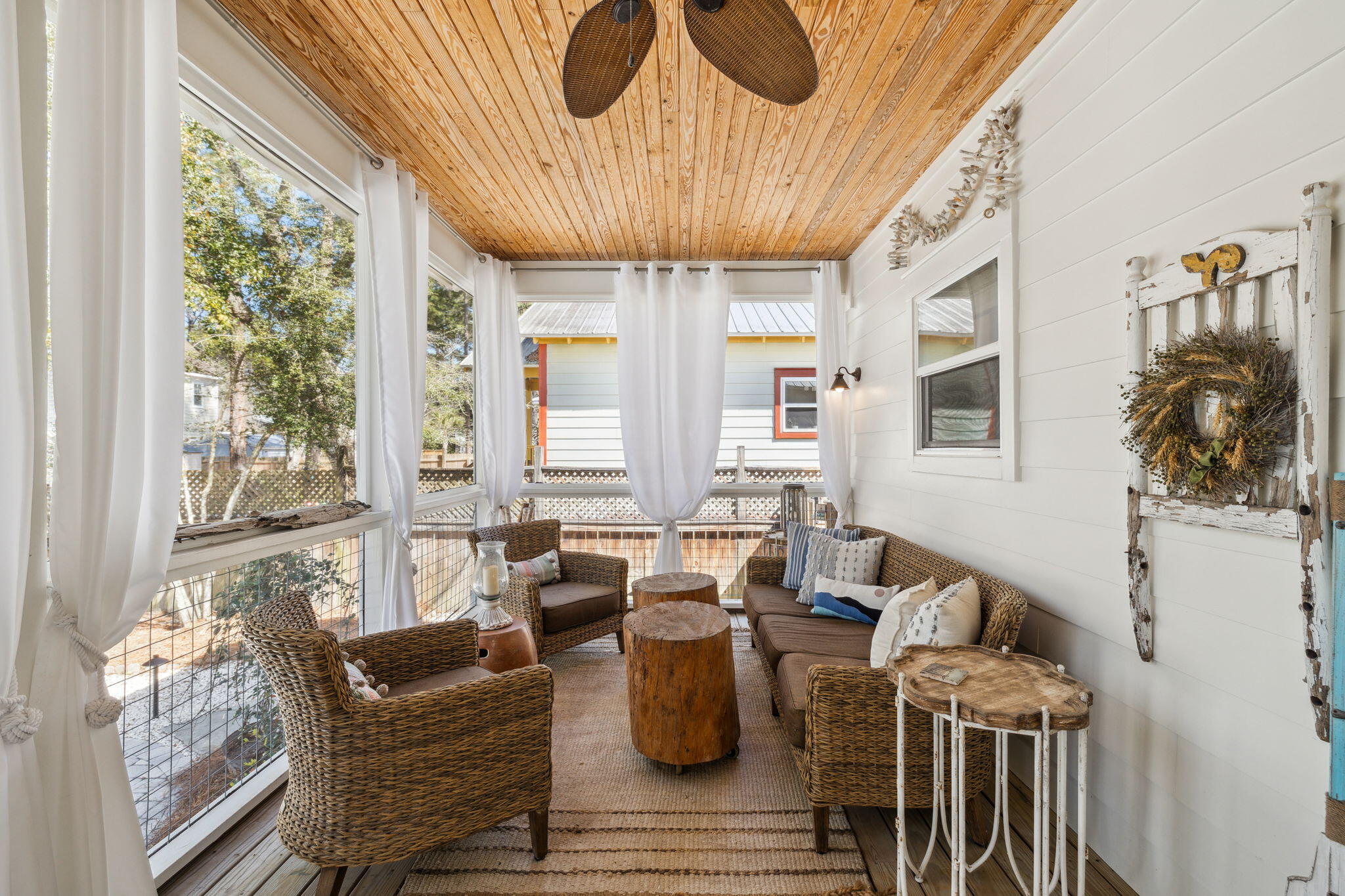 MAGNOLIA BEACH - Residential