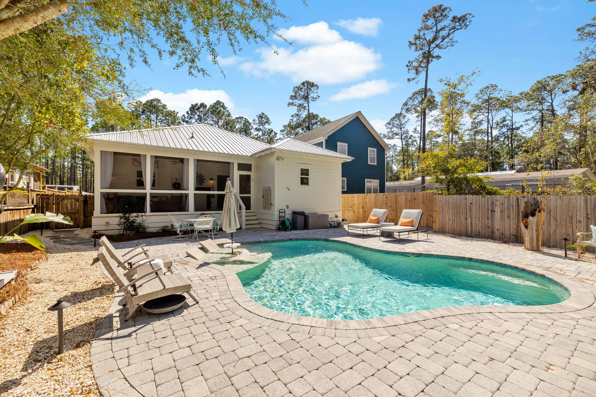 MAGNOLIA BEACH - Residential
