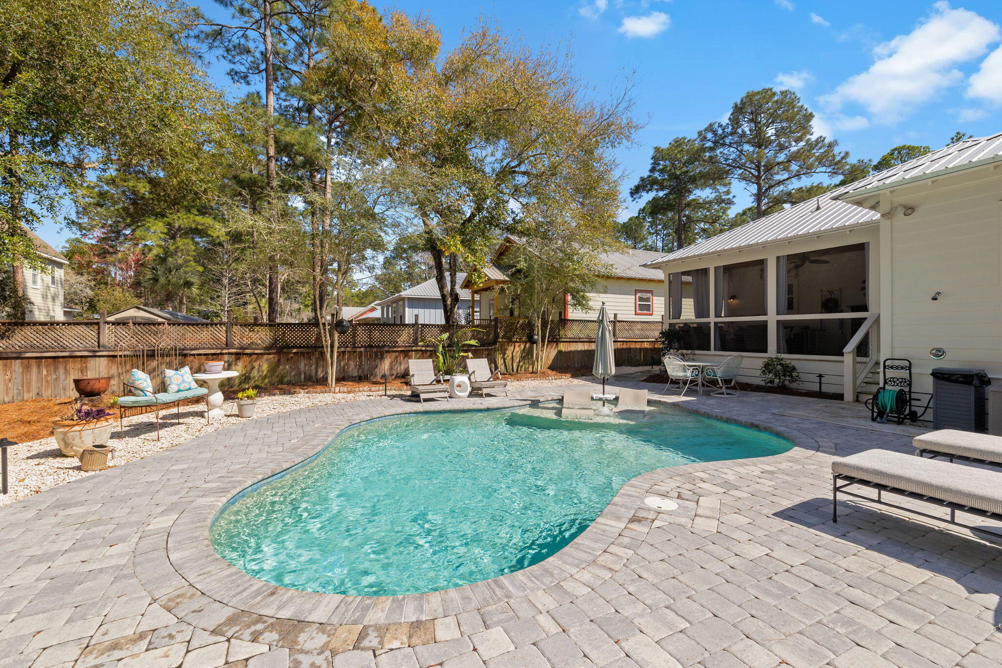 MAGNOLIA BEACH - Residential