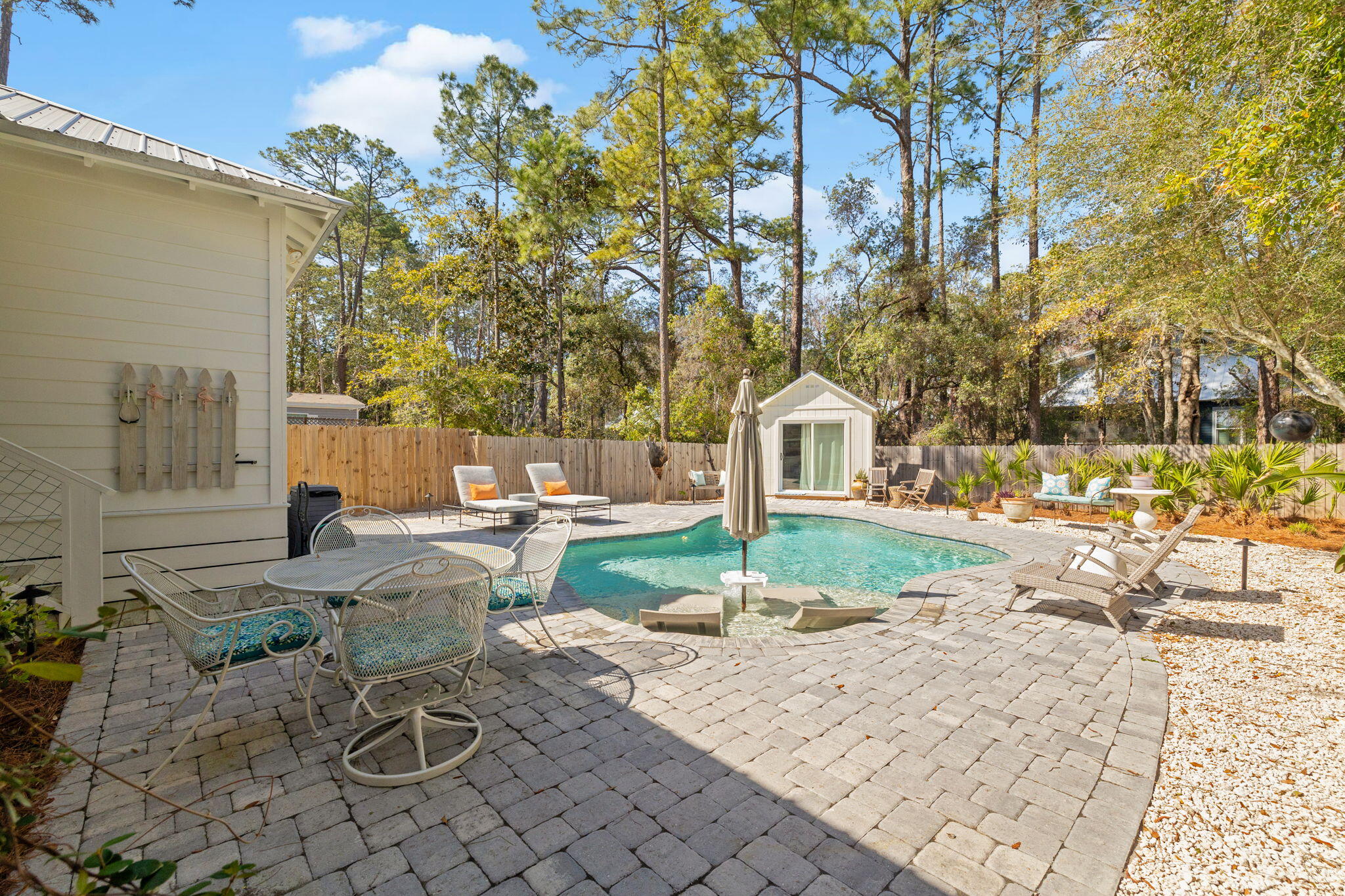 MAGNOLIA BEACH - Residential