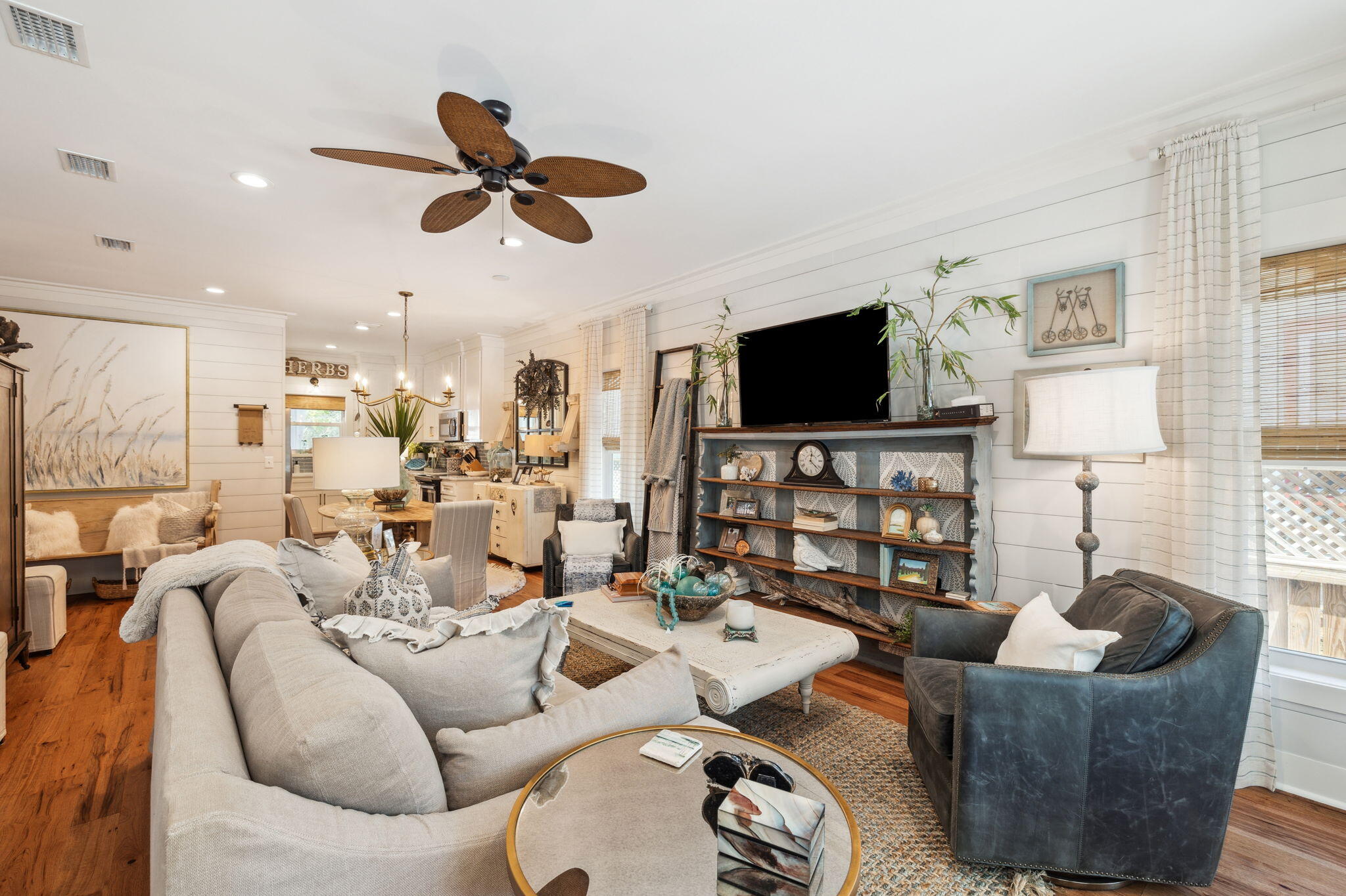 MAGNOLIA BEACH - Residential