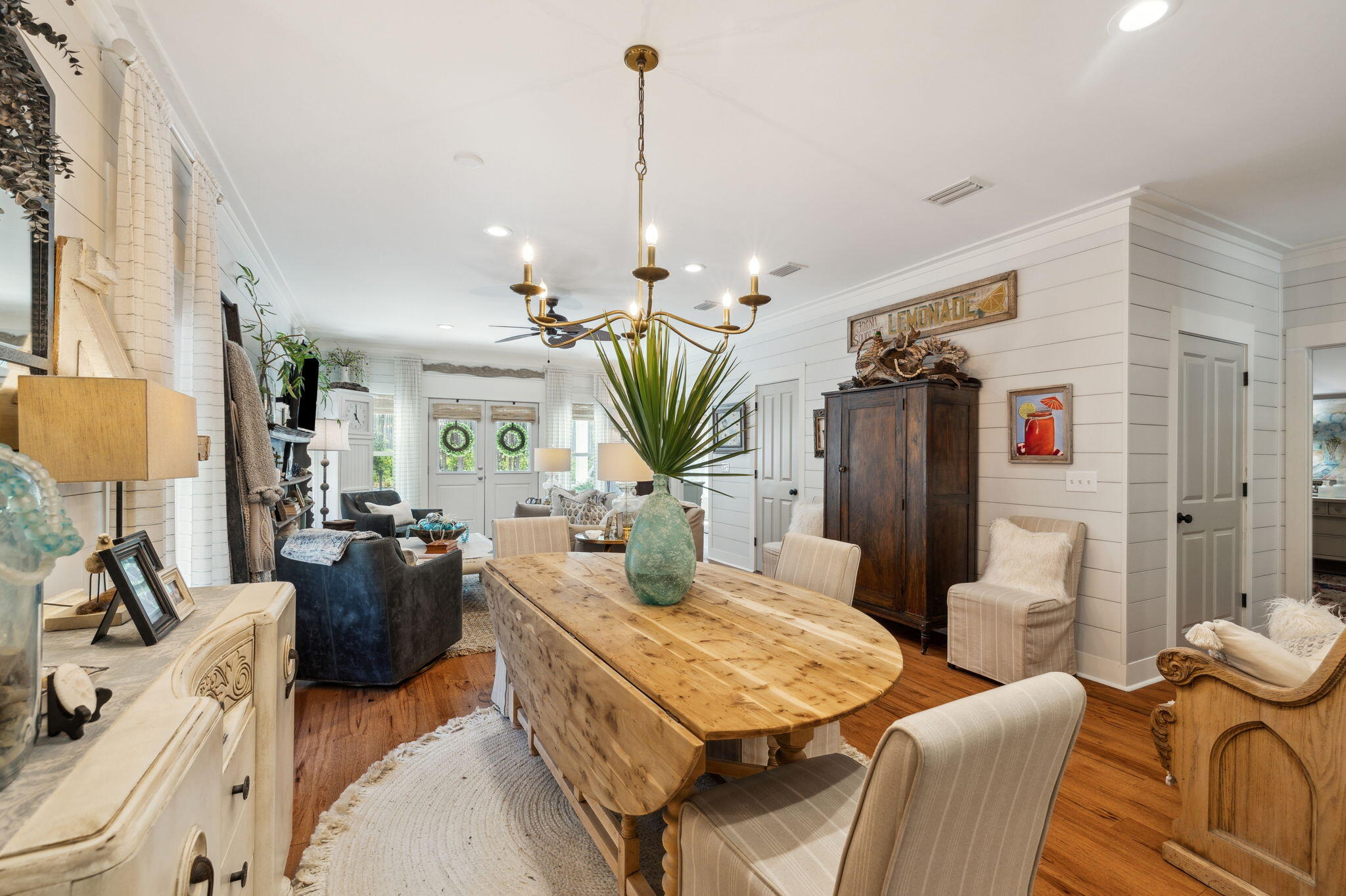 MAGNOLIA BEACH - Residential