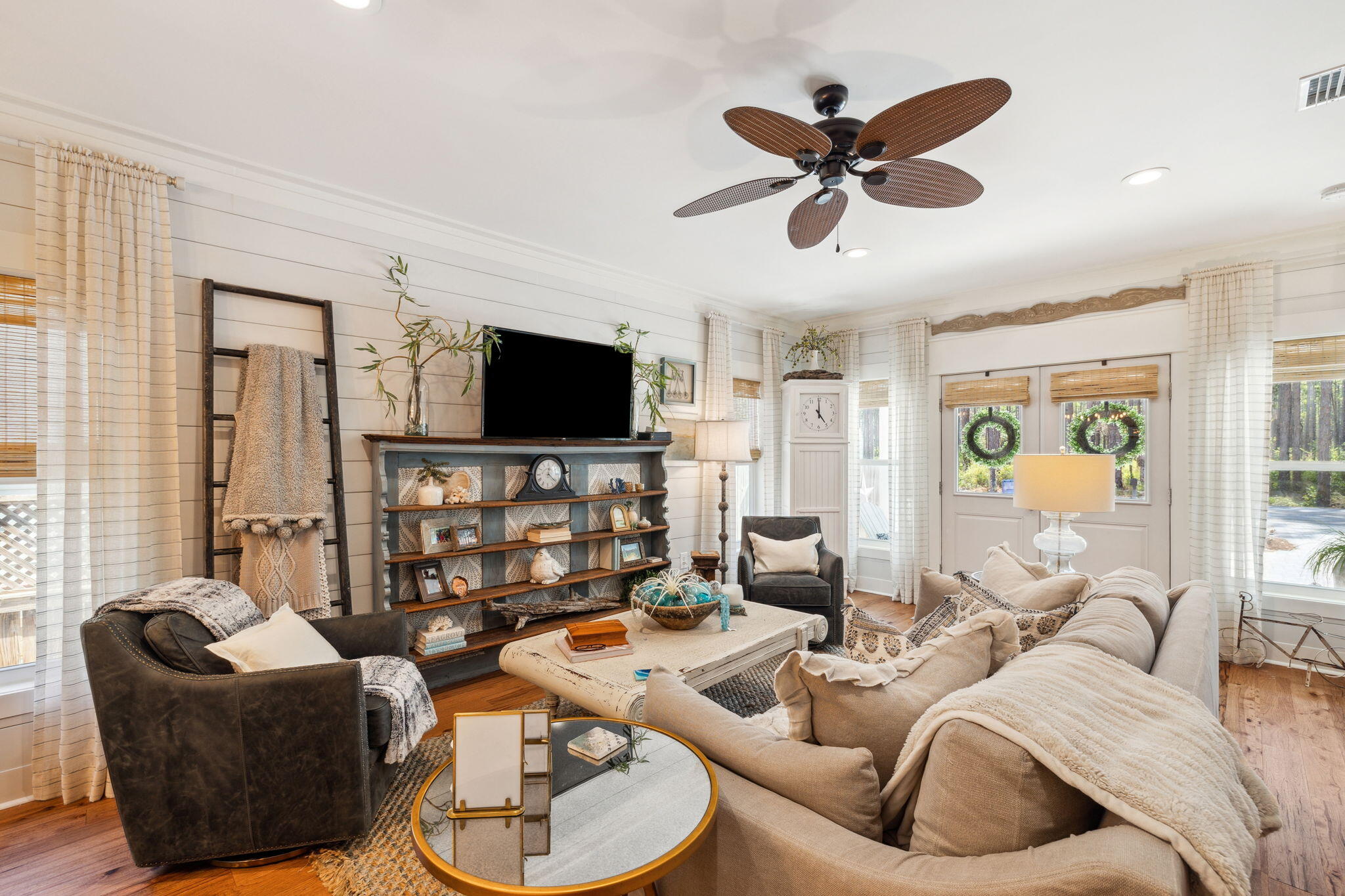 MAGNOLIA BEACH - Residential