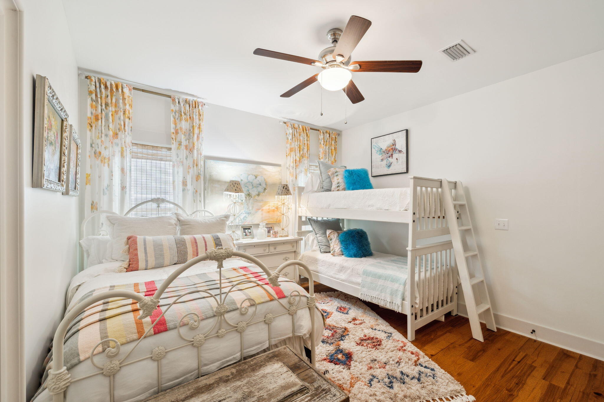 MAGNOLIA BEACH - Residential