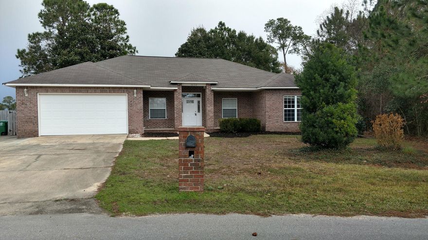 Gulf Breeze all brick beauty. Good quality construction and finishes. Recently refurbished and move in ready. New A/C system, flooring, appliances and more. Panoramic views in the rear along with a small creek. Close to Tiger Point Park, golf course, beaches, shopping, restaurants and Garcon Point Bridge. Den has a closet which could serve as small toddler 4th bedroom, playroom or office.