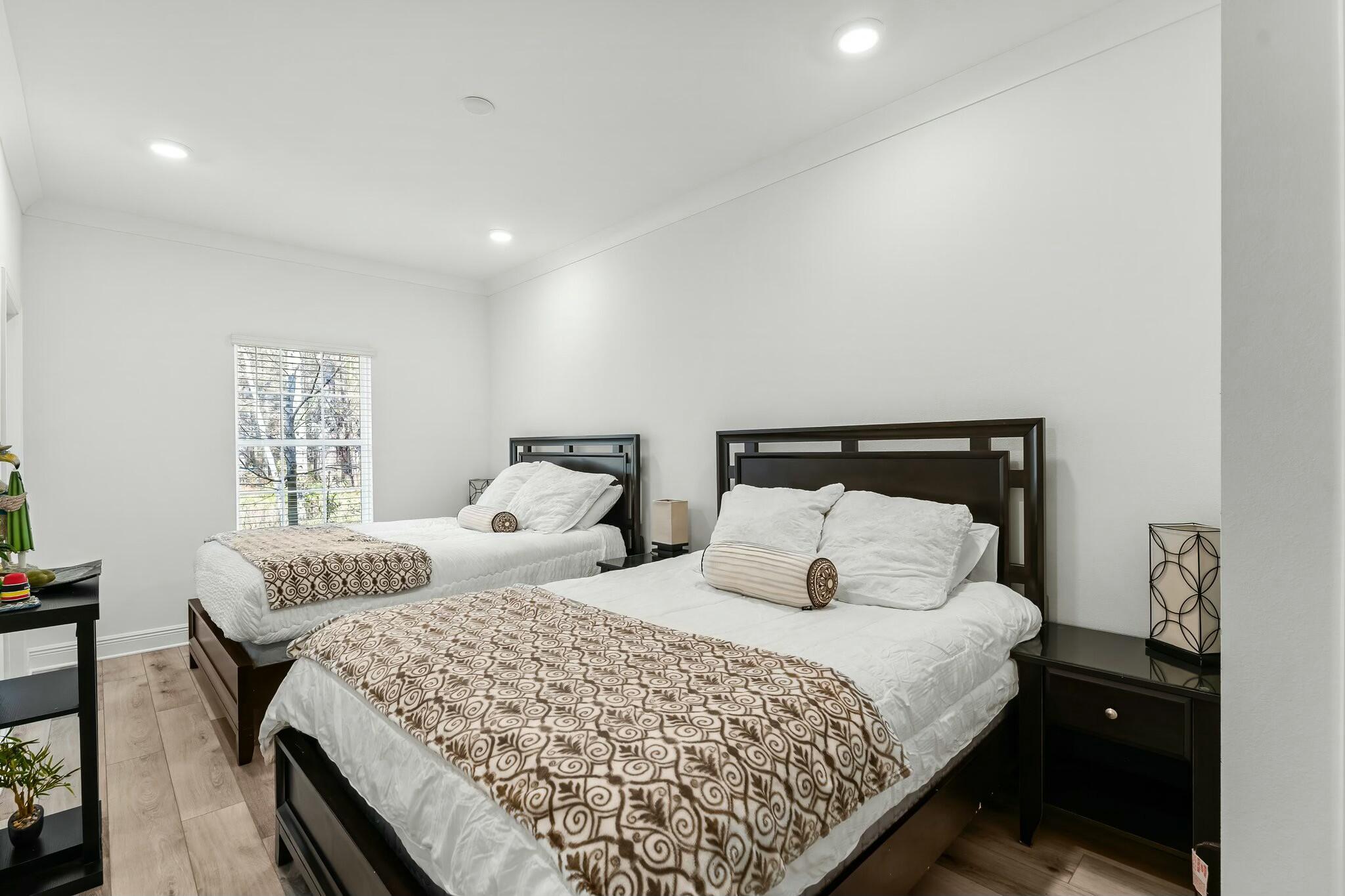 KARA LAKE TOWNHOMES - Residential