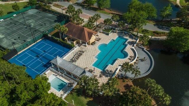 REGATTA BAY GOLF VILLAS - Residential Lease