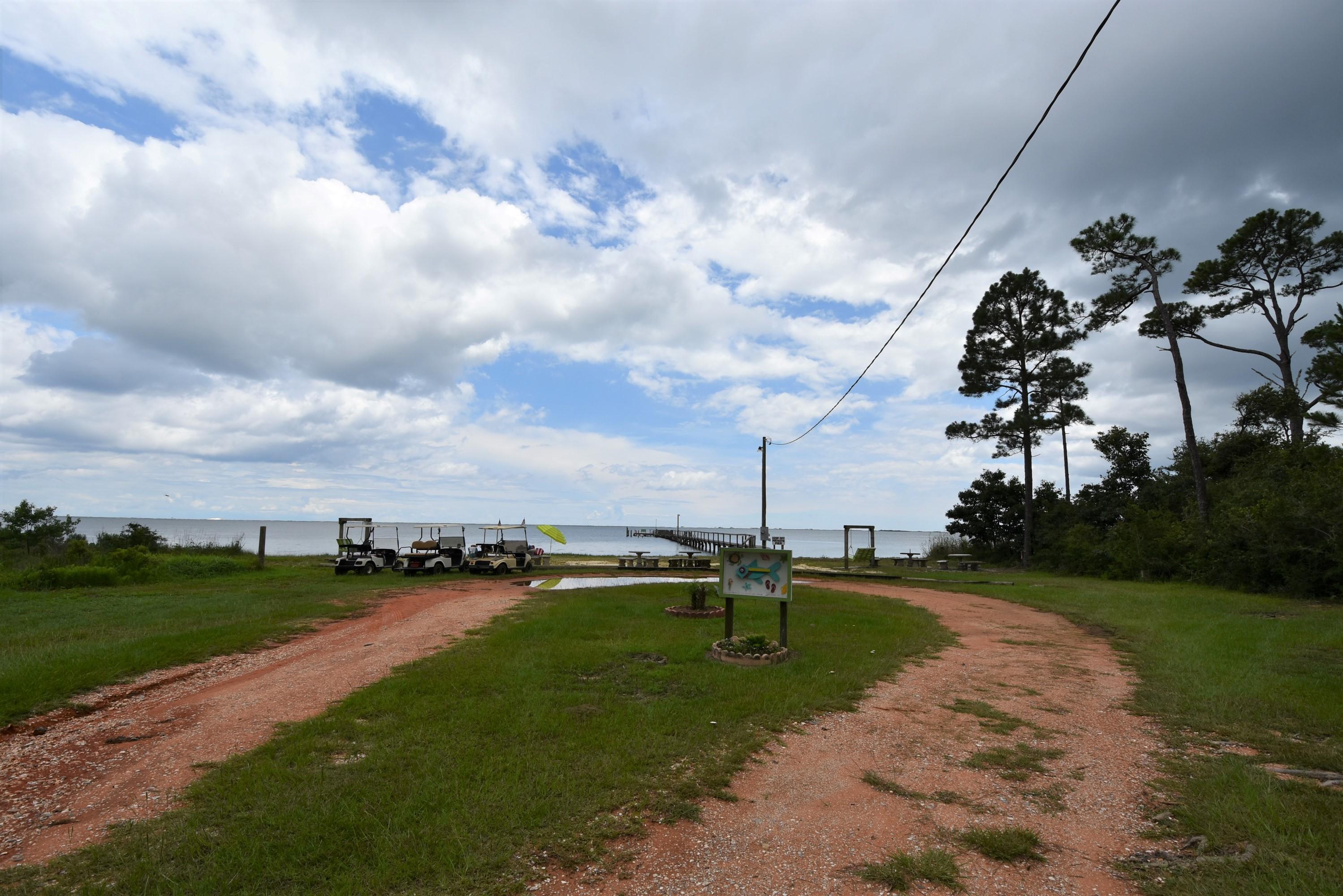 WES VIC HOLIDAY SANDS - Land