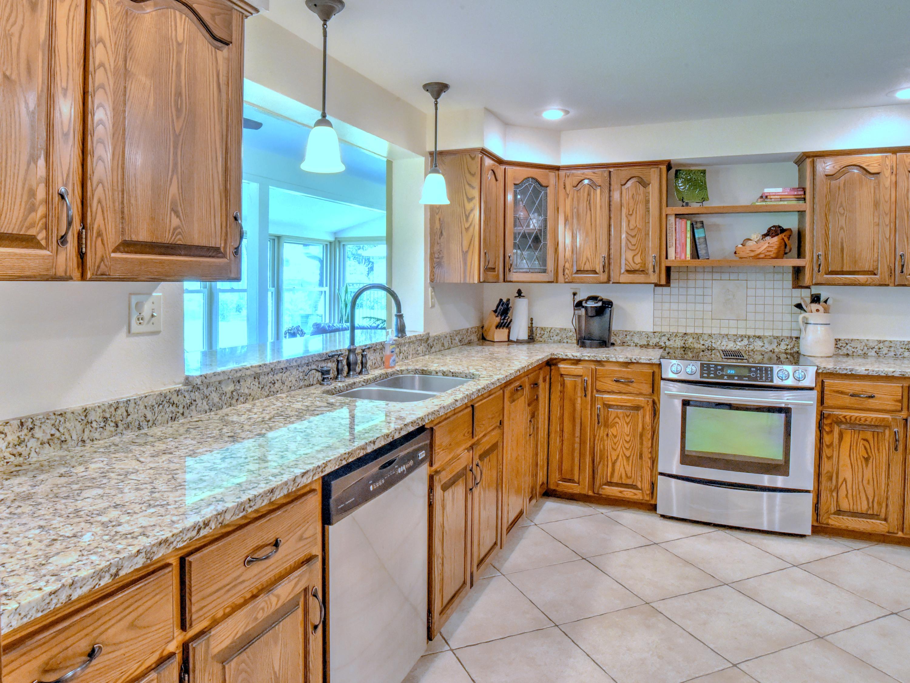 ST ANDREWS EAST BLUEWATER BAY - Residential