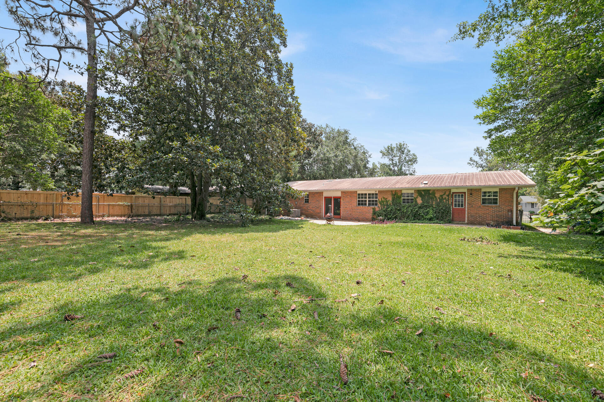 BAYOU POQUITO - Residential