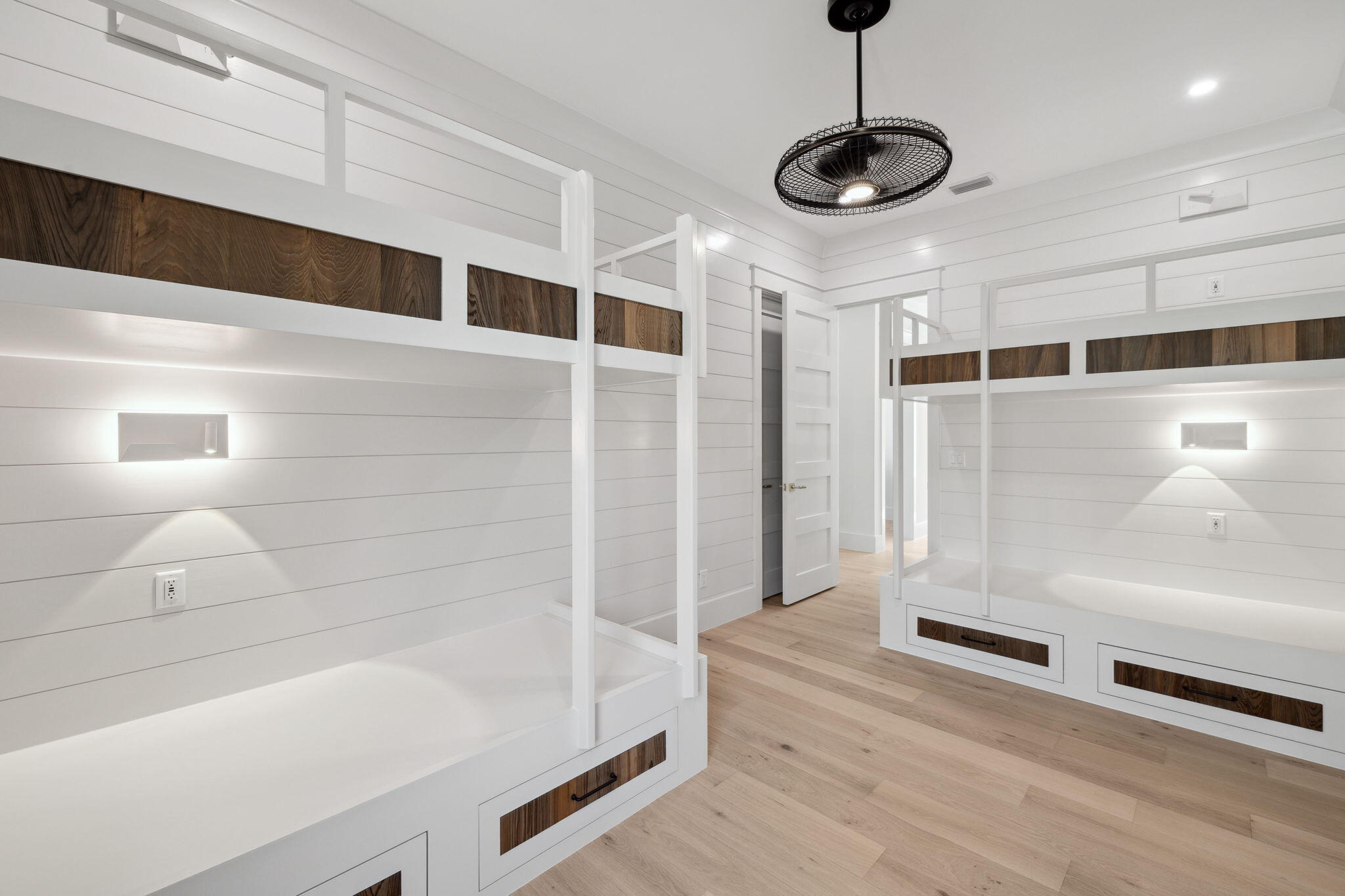BEACH HIGHLAND - Residential