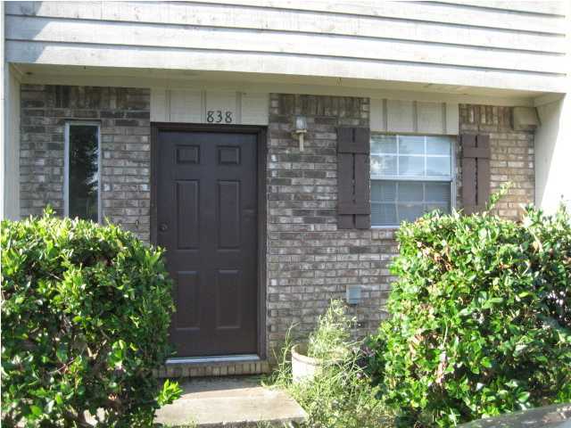 REMODELED KITCHEN AND BATHS. CERAMIC TILE IN KITCHEN, ENTRY HALL AND BATHS. LIVING /DNING ROOM WILL HAVE NEW FLOORING INSTALLED AFTER CURRENT TENANT VACATES. ENERGY EFFICIENT TOWNHOME THAT BACKS UP TO THE MUNICIPAL GOLF COURSE. GREAT LOCATION FOR HURLBURT AND EGLIN. SMALL FENCED YARD IN THE REAR. THIS IS A END UNIT. THERE ARE WASHER AND DRYER CONNECTIONS IN THE LAUNDRY ROOM AND A SMALL STORAGE ROOM OFF THE REAR OF THE UNIT. THIS IS A MUST SEE. CALL TODAY AS IT WONT LAST LONG.SORRY NO PETS ALLOWED