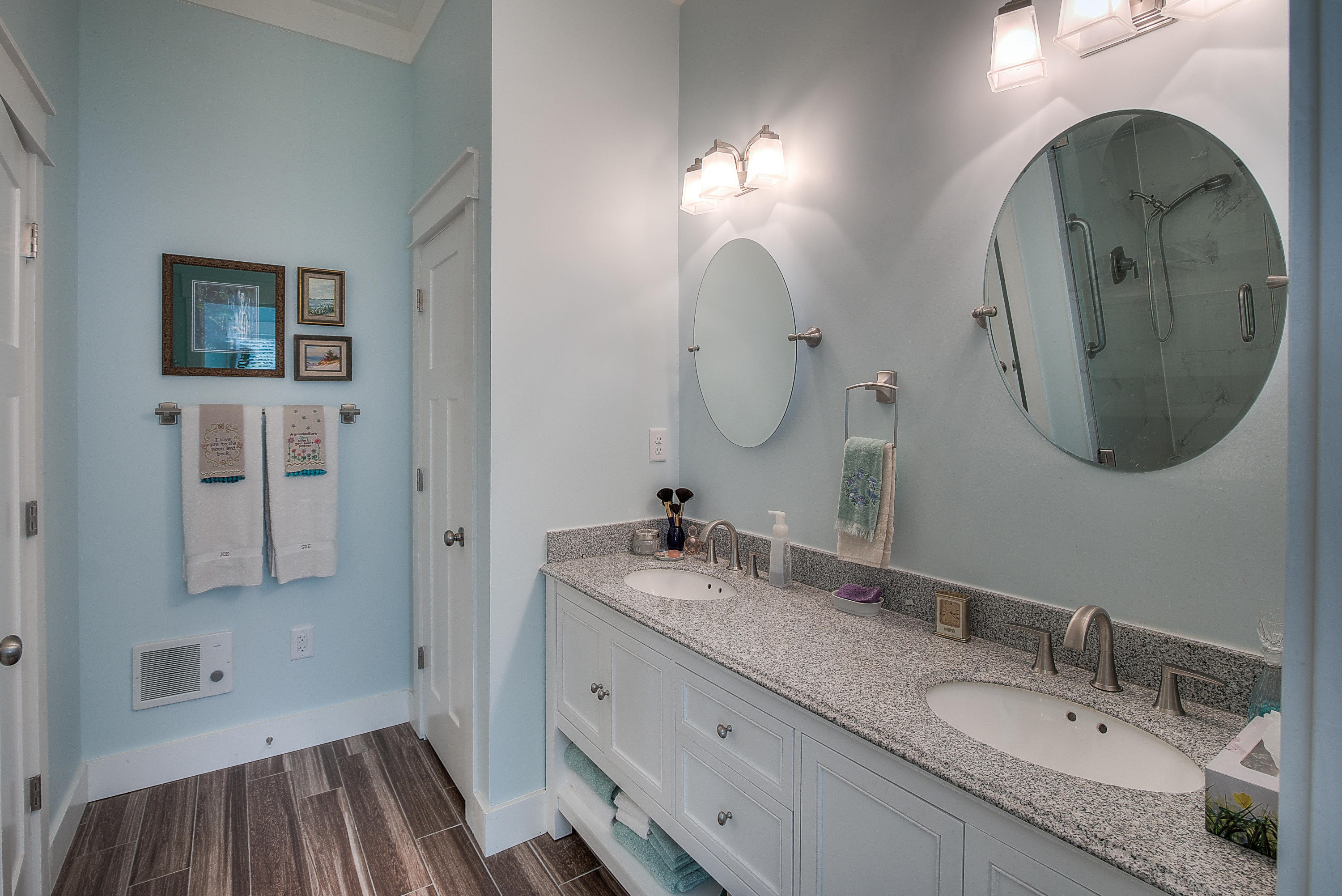 PELICAN BAY - Residential