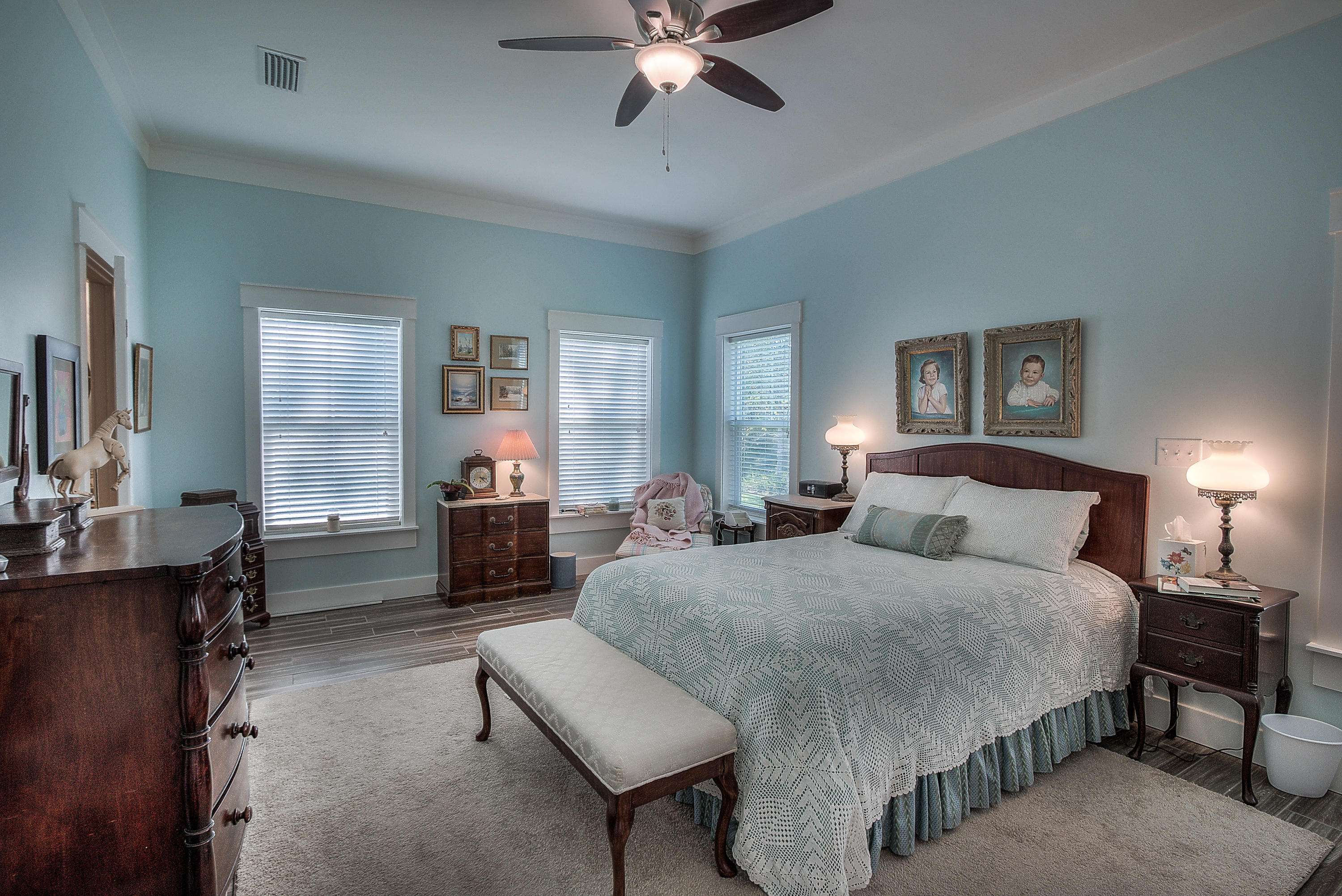 PELICAN BAY - Residential