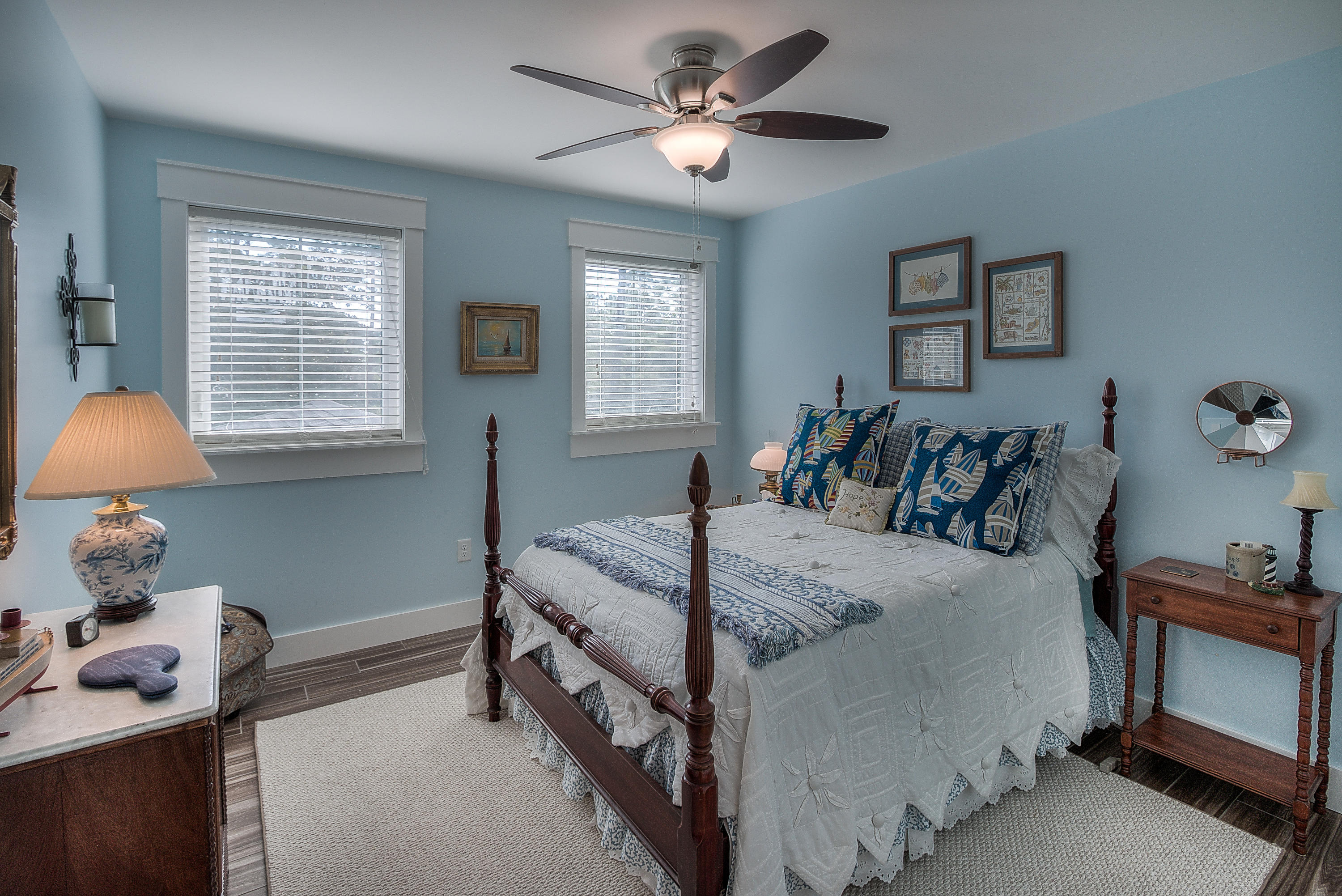 PELICAN BAY - Residential