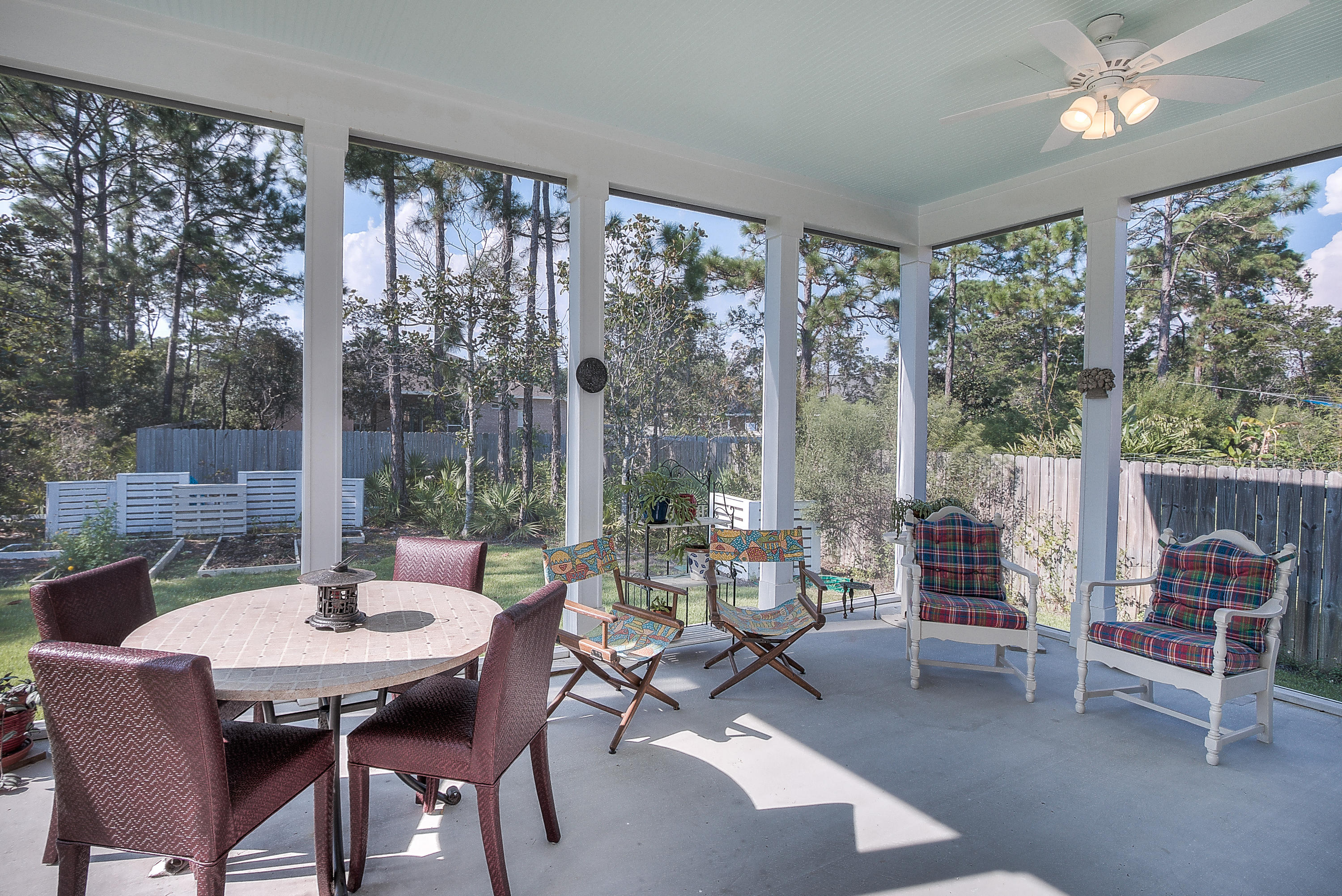 PELICAN BAY - Residential