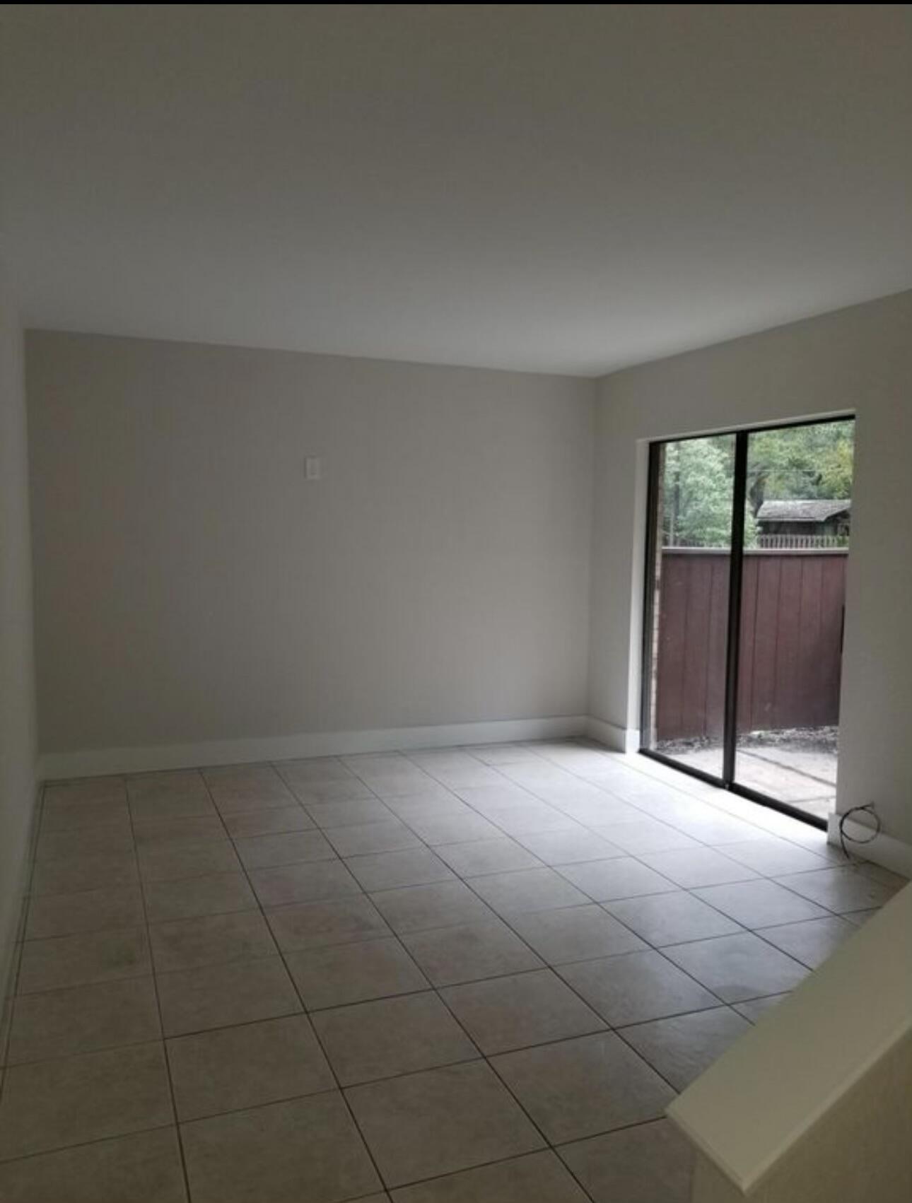 MOSSEY COVE T/H - Residential Lease