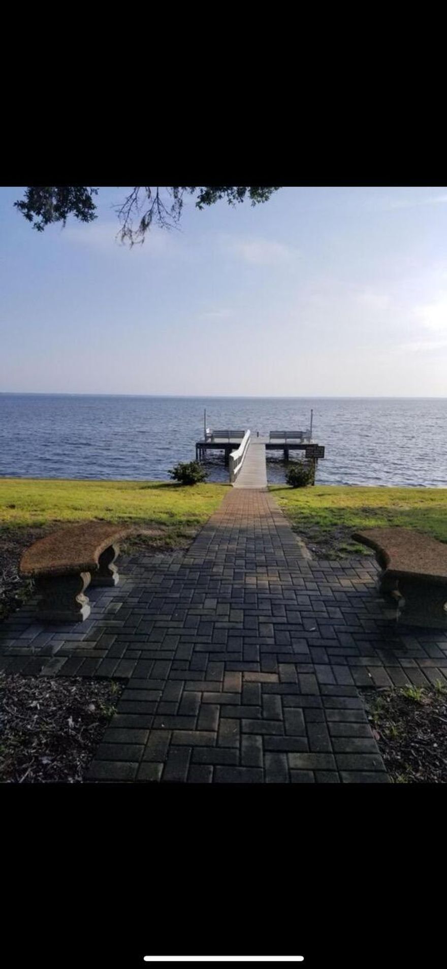 Want to rent in the heart of Destin with water views for an affordable price? Mossey Cove townhomes are located on the bay, 1 mile from shopping, restaurants, harbor, and local night life. Amenities include a community boat launch, large dock, Olympic size pool, and club house. This unit has been renovated with new appliances, flooring, fresh a paint and new doors. Minutes to local beaches and schools, Destin Commons, Silversands Outlets and other local activities.