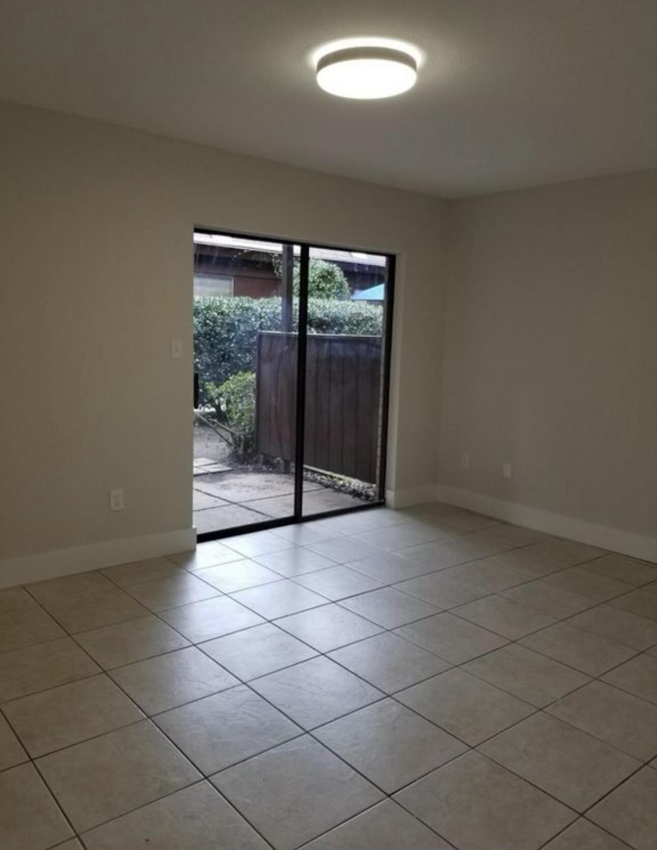 MOSSEY COVE T/H - Residential Lease