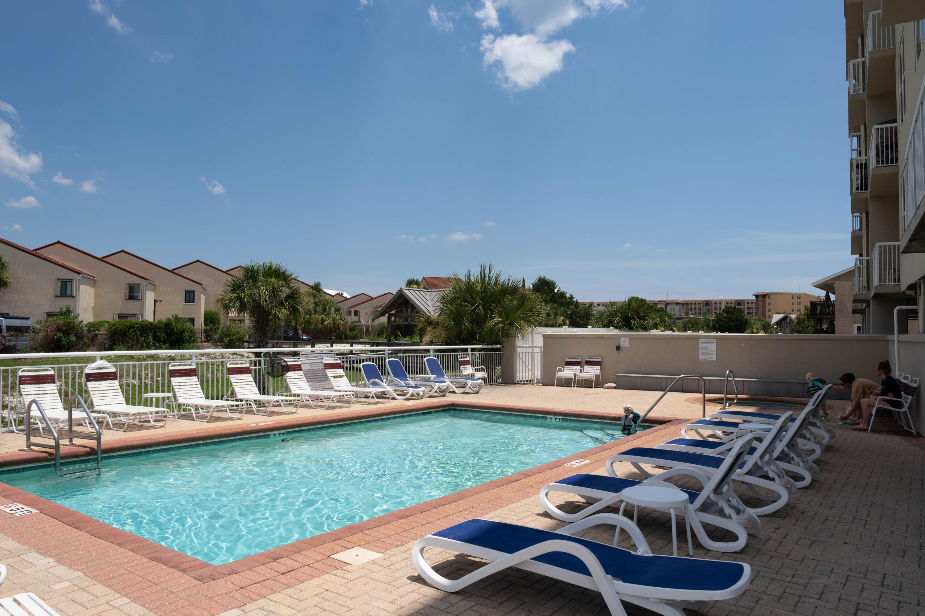 PALM COURT YACHT CLUB - Residential
