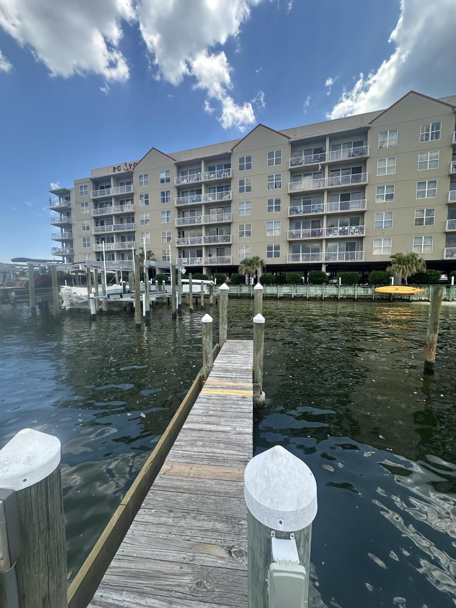 PALM COURT YACHT CLUB - Residential