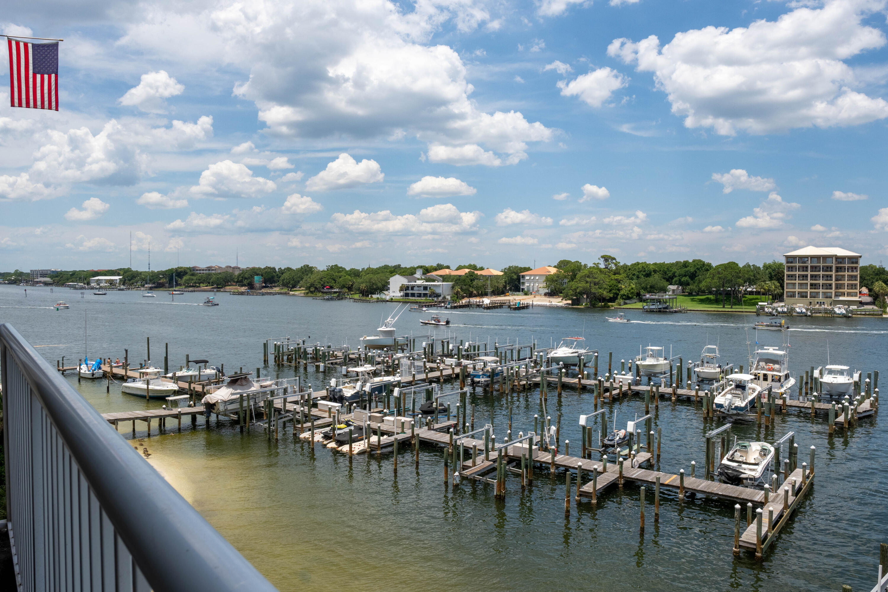 PALM COURT YACHT CLUB - Residential